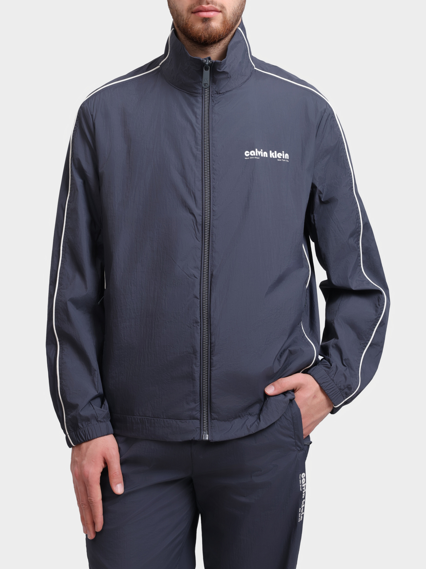 Куртка Calvin Klein Jeans LV04RC505G 4XN мужская темно-синяя с крупным логотипом — купить в интернет-магазине Verdistore