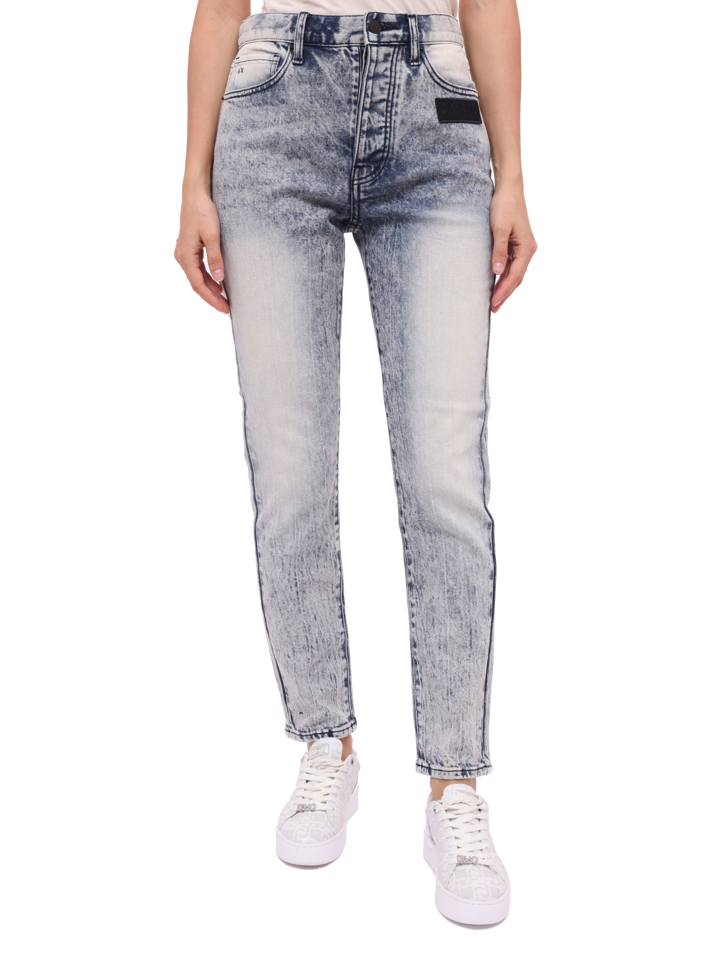 Джинсы Armani Exchange 6KYJ51 Y1DNZ 1500 голубые женские с потертостями — купить в интернет-магазине Verdistore