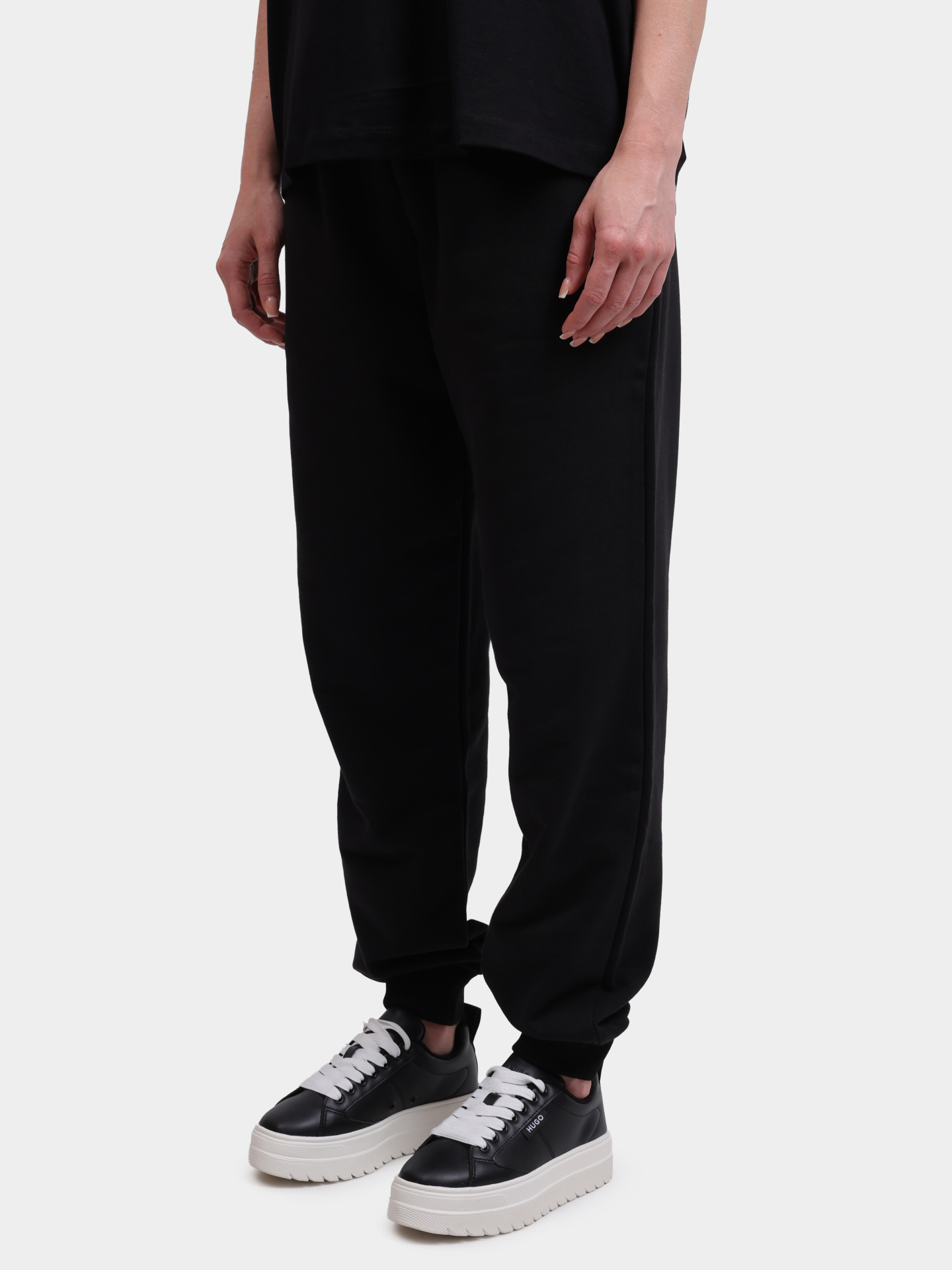 Брюки Armani Exchange 6DYP70 YJEEZ 1200 черные женские спортивные — купить в интернет-магазине Verdistore