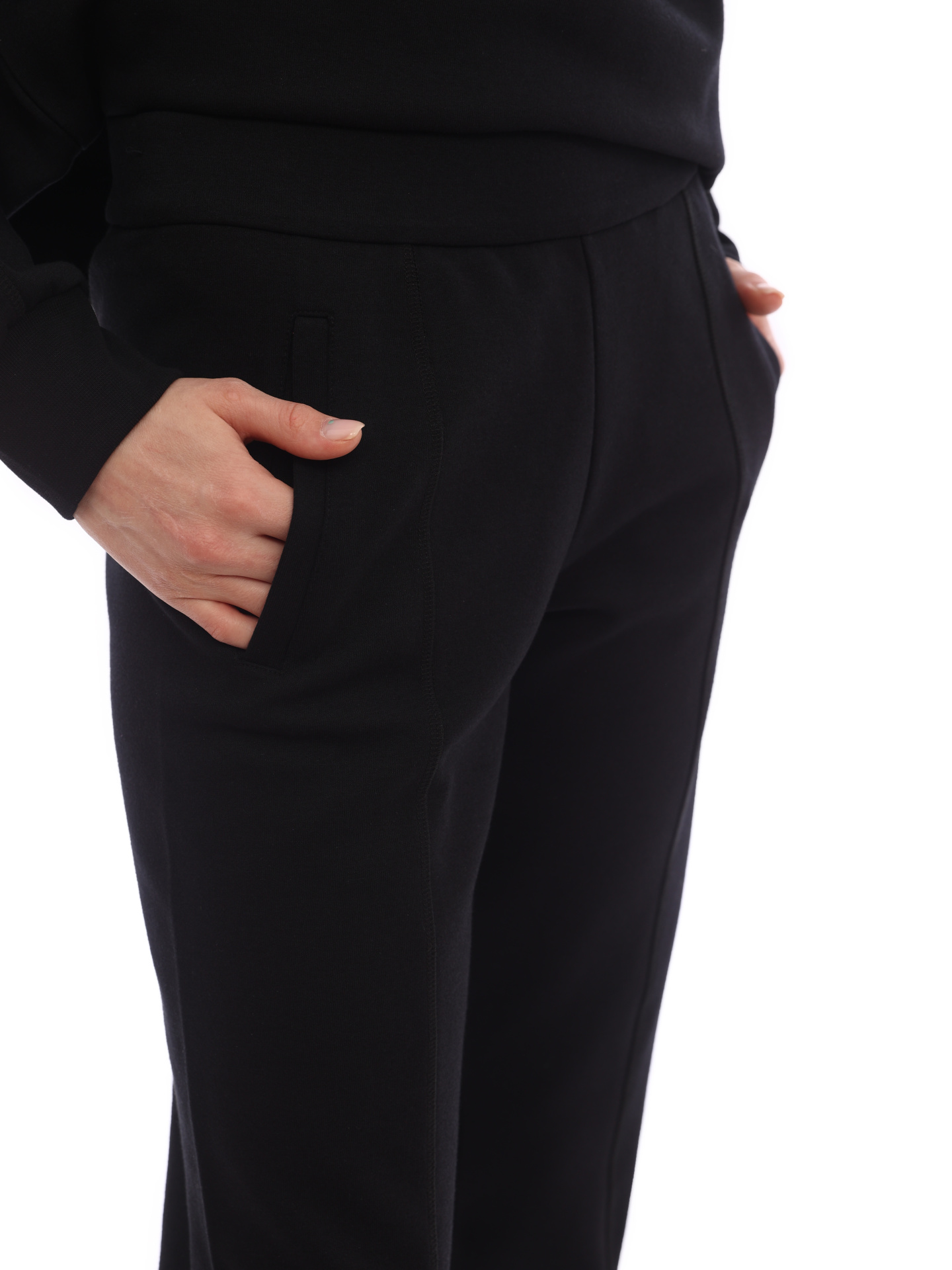 Брюки спортивные Armani Exchange 3LYP79 YJ9UZ 1200 черные женские со стрелками — купить в интернет-магазине Verdistore