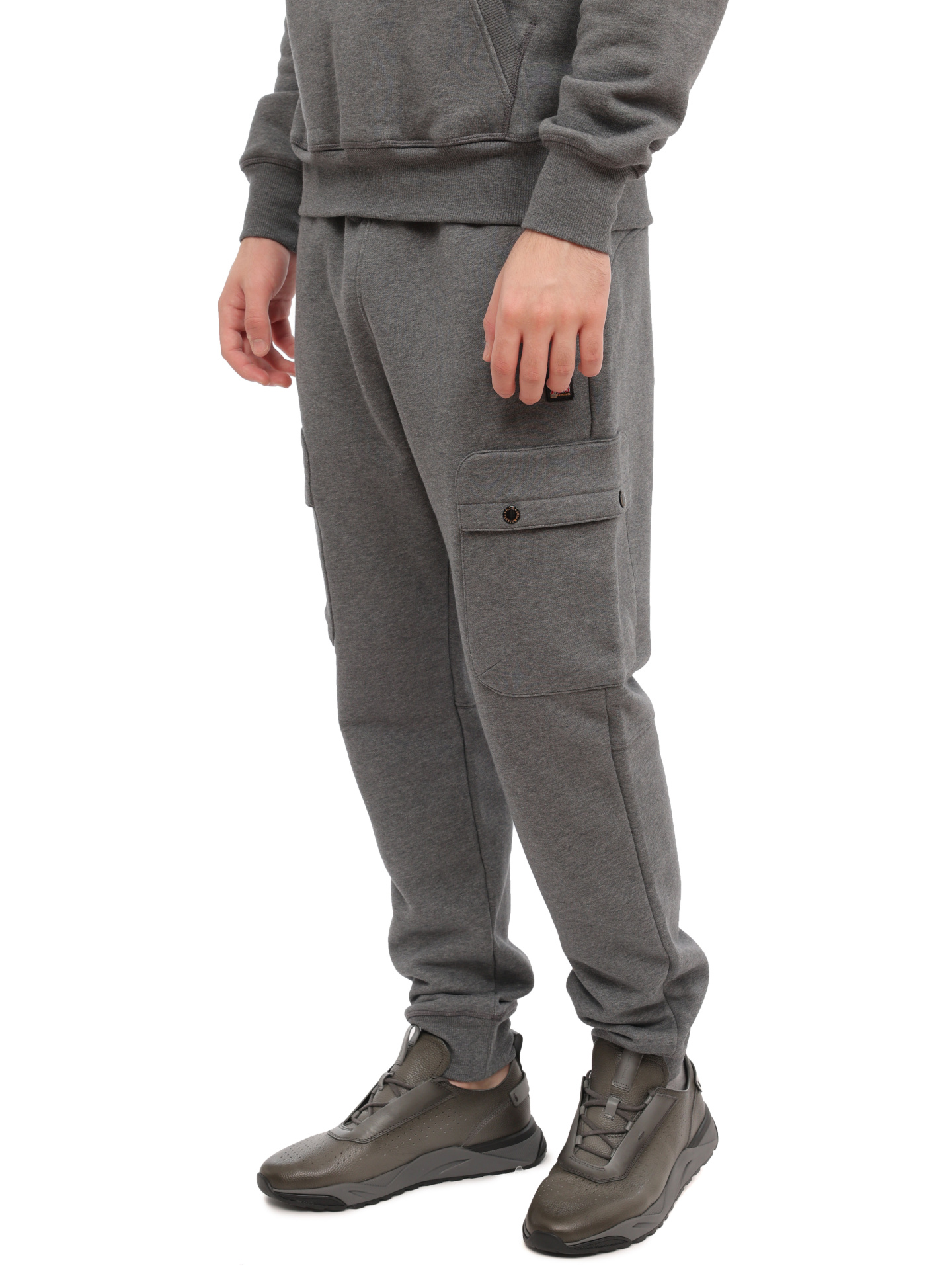 Брюки спортивные хлопковые серые с нашитыми карманами по бокам и манжетами снизу — купить в интернет-магазине Verdistore