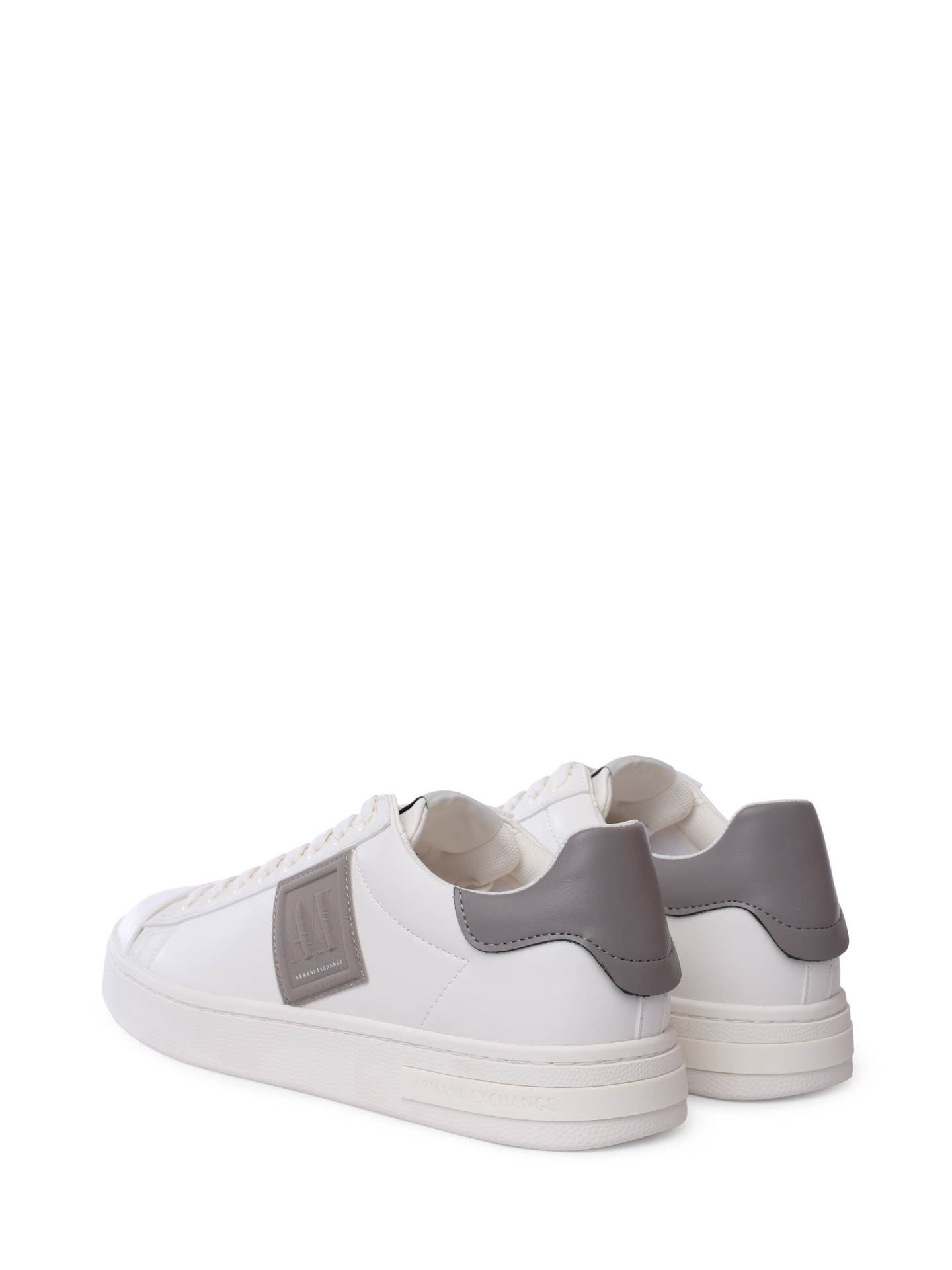 Кроссовки Armani Exchange XUX252 XV805 U643 белые мужские с контрастным логотипом — купить в интернет-магазине Verdistore