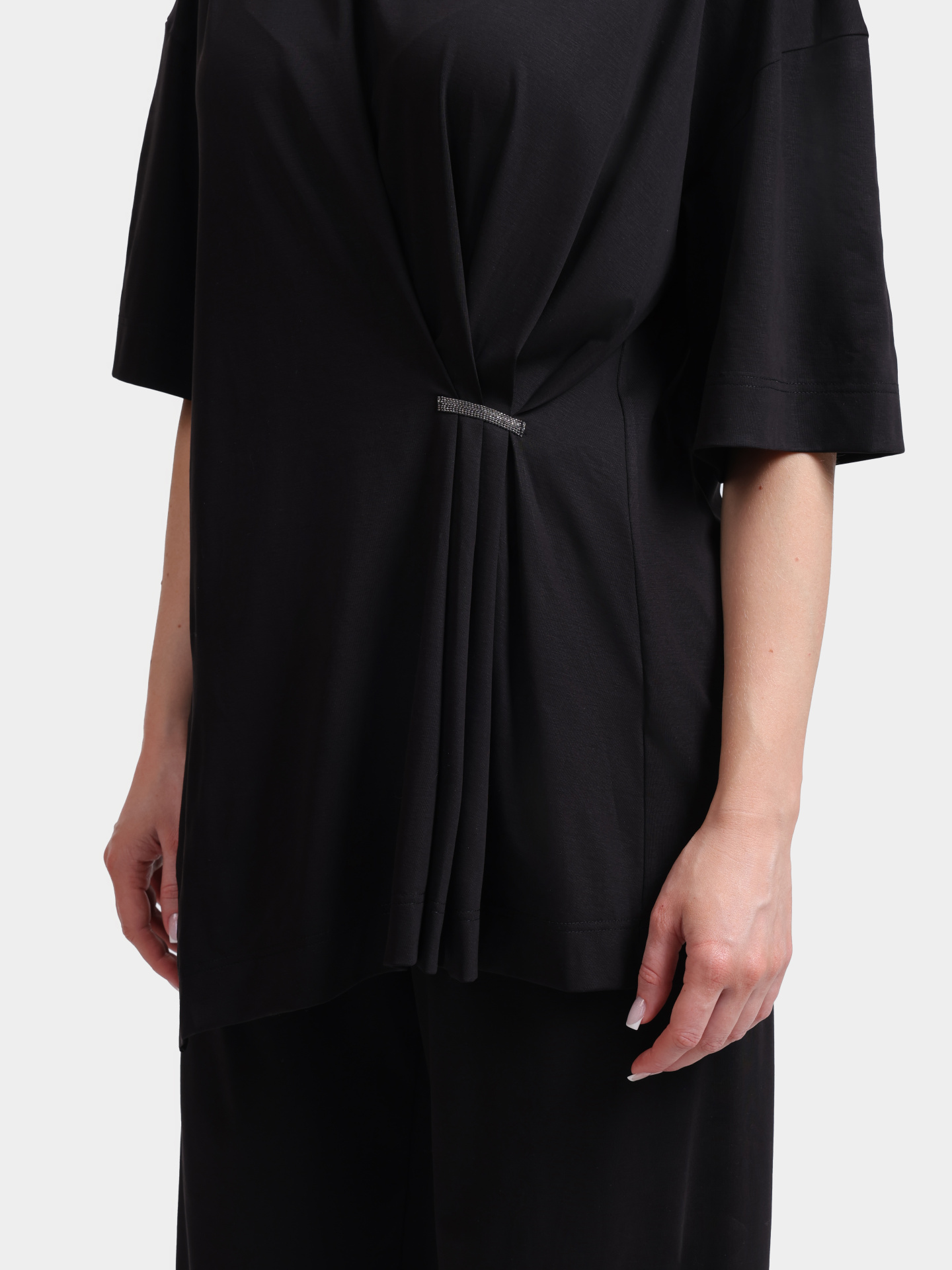 Блуза Re Vera 26-27-2432 632 черная женская с драпировкой — купить в интернет-магазине Verdistore