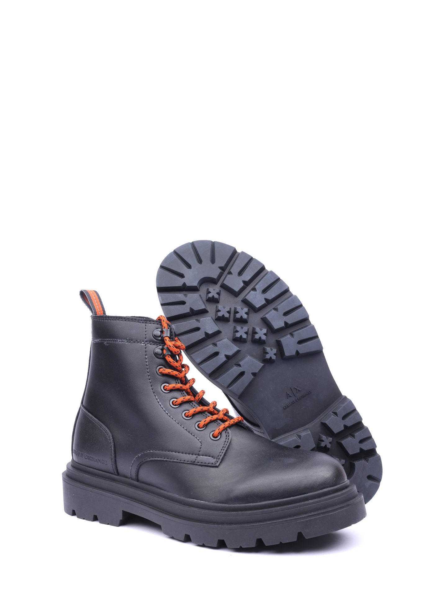 картинка Ботинки Armani Exchange XUM005 XV500 00002 черные мужские из кожи от магазина Verdistore