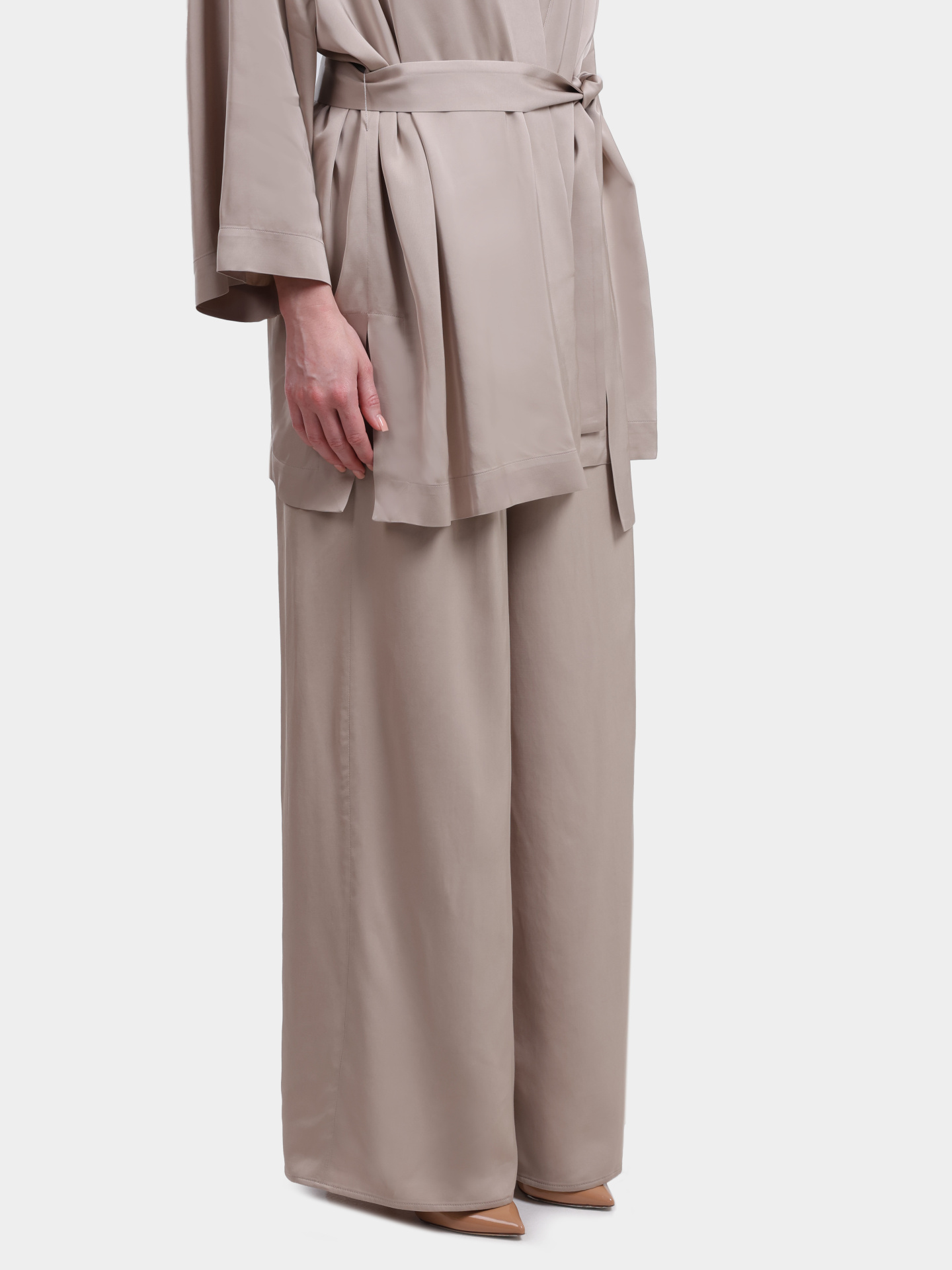 Брюки Peserico P04248 01930 147 бежевые женские из вискозы — купить в интернет-магазине Verdistore