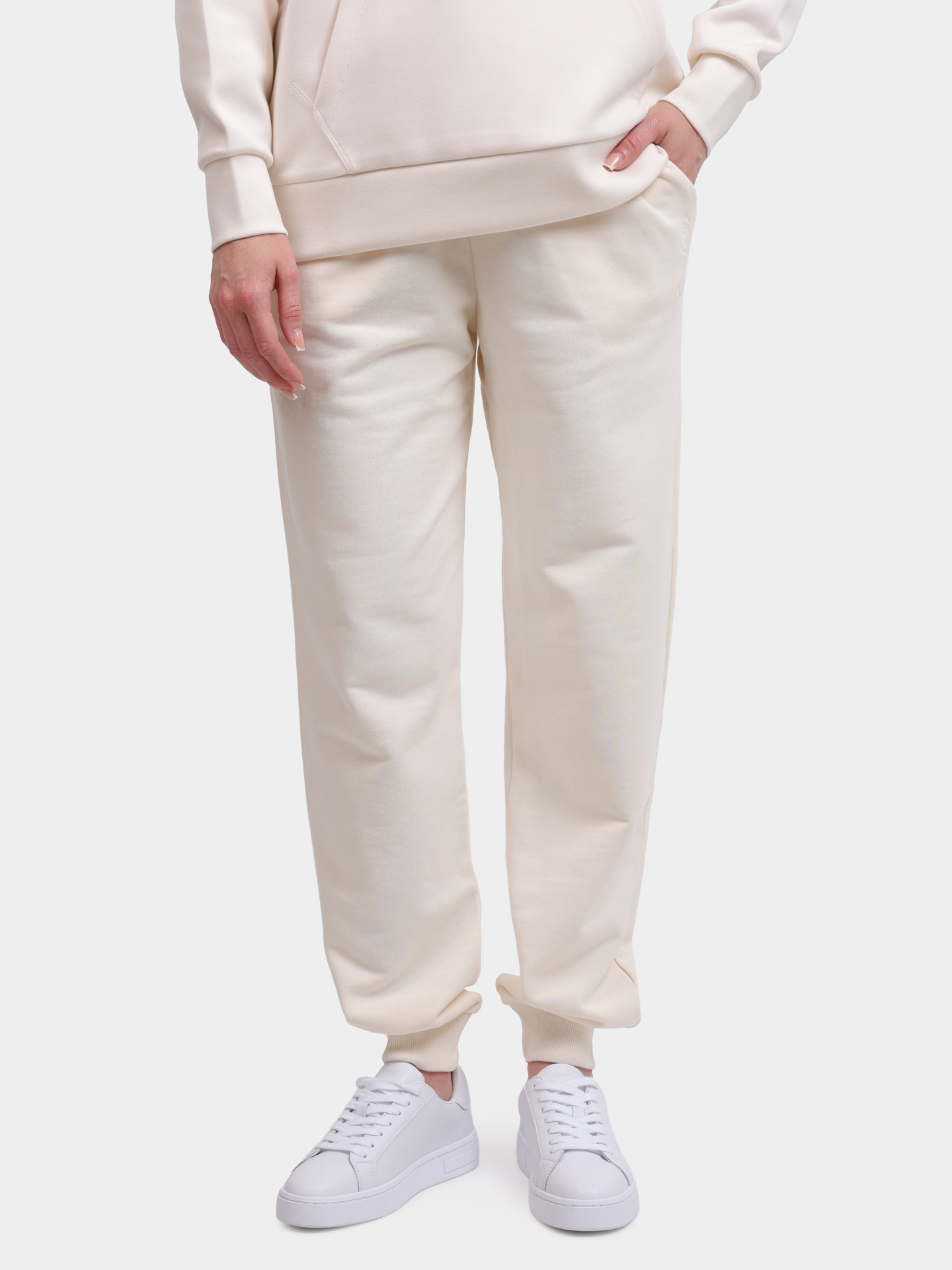 Брюки Armani Exchange 6DYP70 YJEEZ 1130 белые женские спортивные — купить в интернет-магазине Verdistore