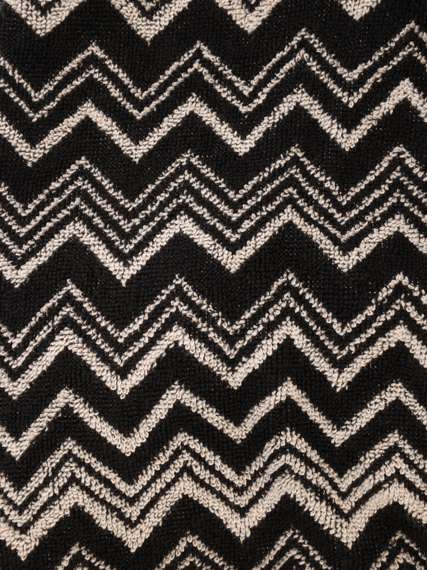 Халат из махровой ткани с ярким зигзагообразным узором — купить в интернет-магазине Verdistore