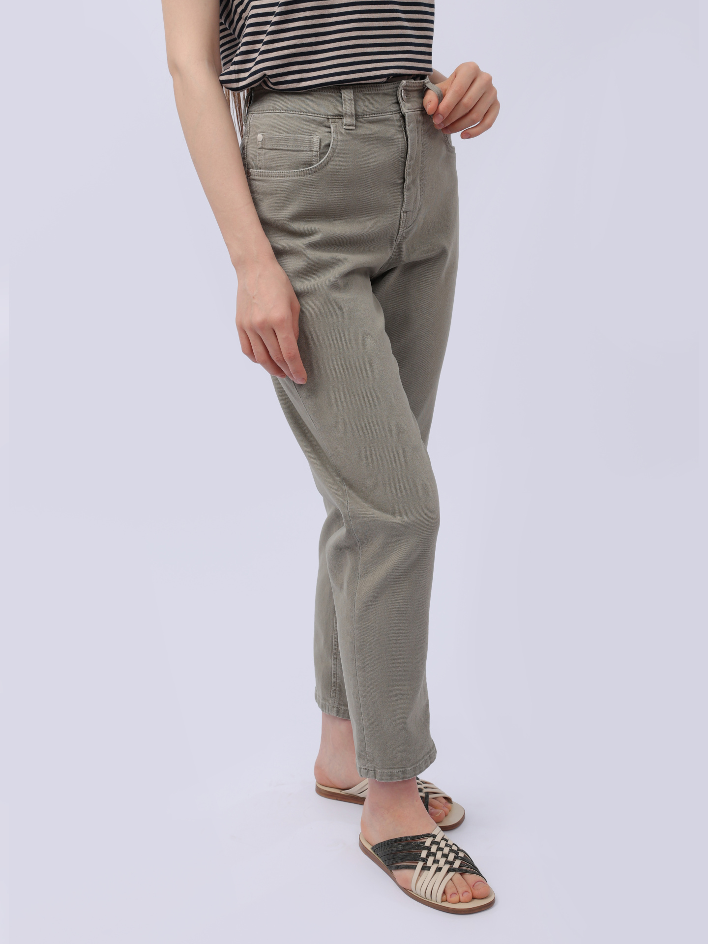 Брюки Brunello Cucinelli MB057B1052 C8964 оливковые женские из денима — купить в интернет-магазине Verdistore