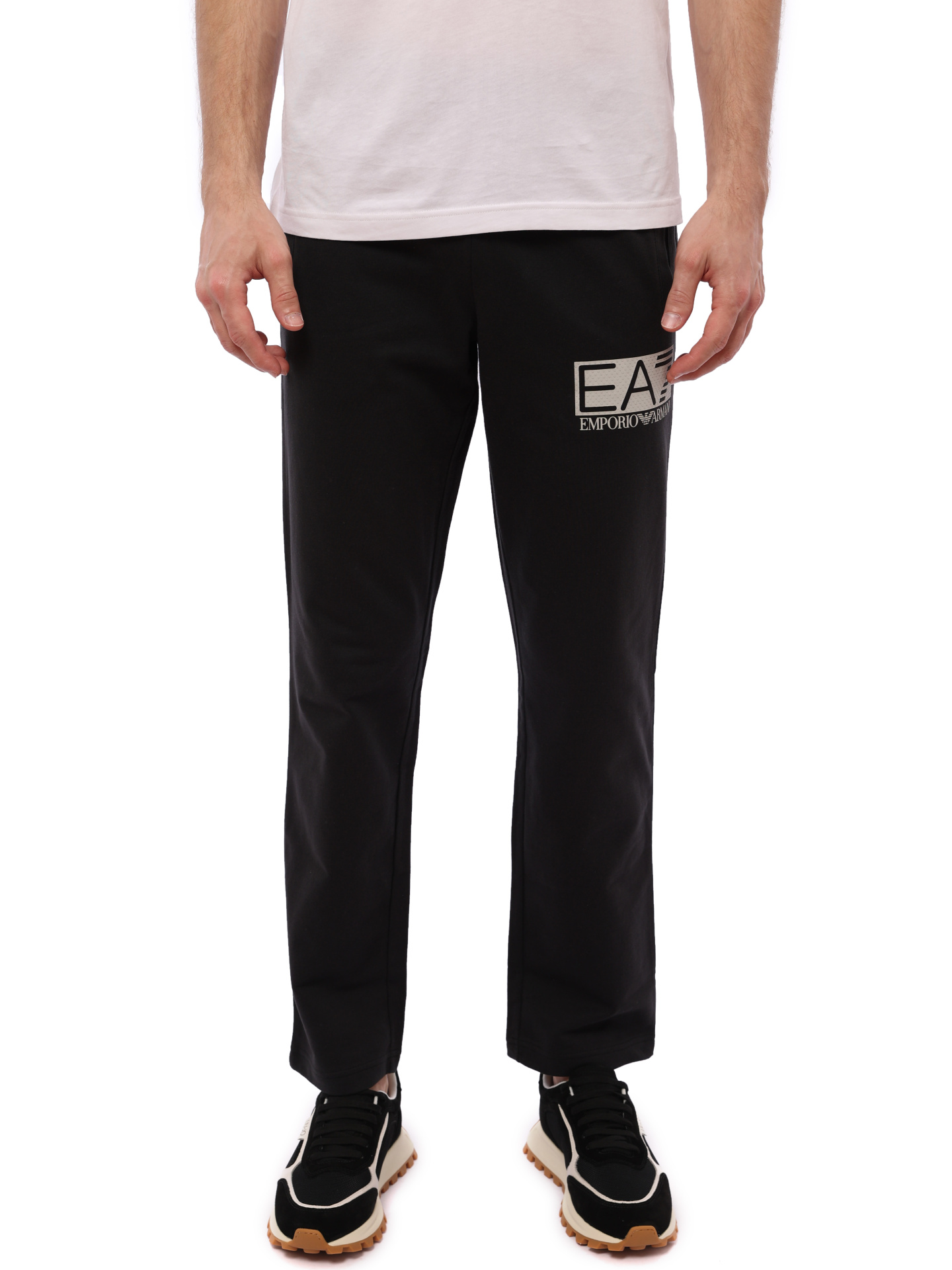 Брюки черные прямого кроя с логотипом под карманом — купить в интернет-магазине Verdistore