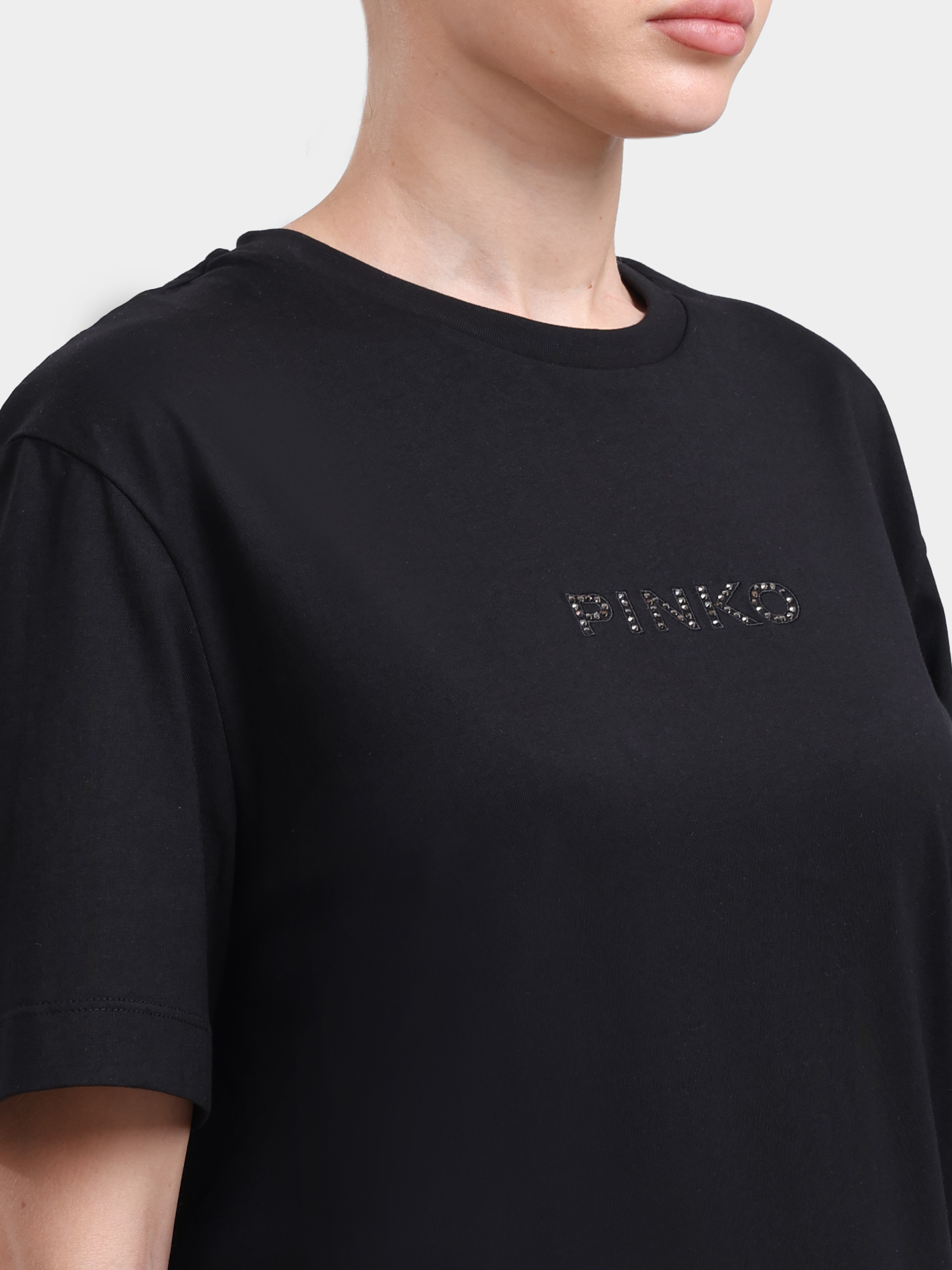Футболка Pinko 105526 A33S Z99 черная женская с логотипом из страз — купить в интернет-магазине Verdistore