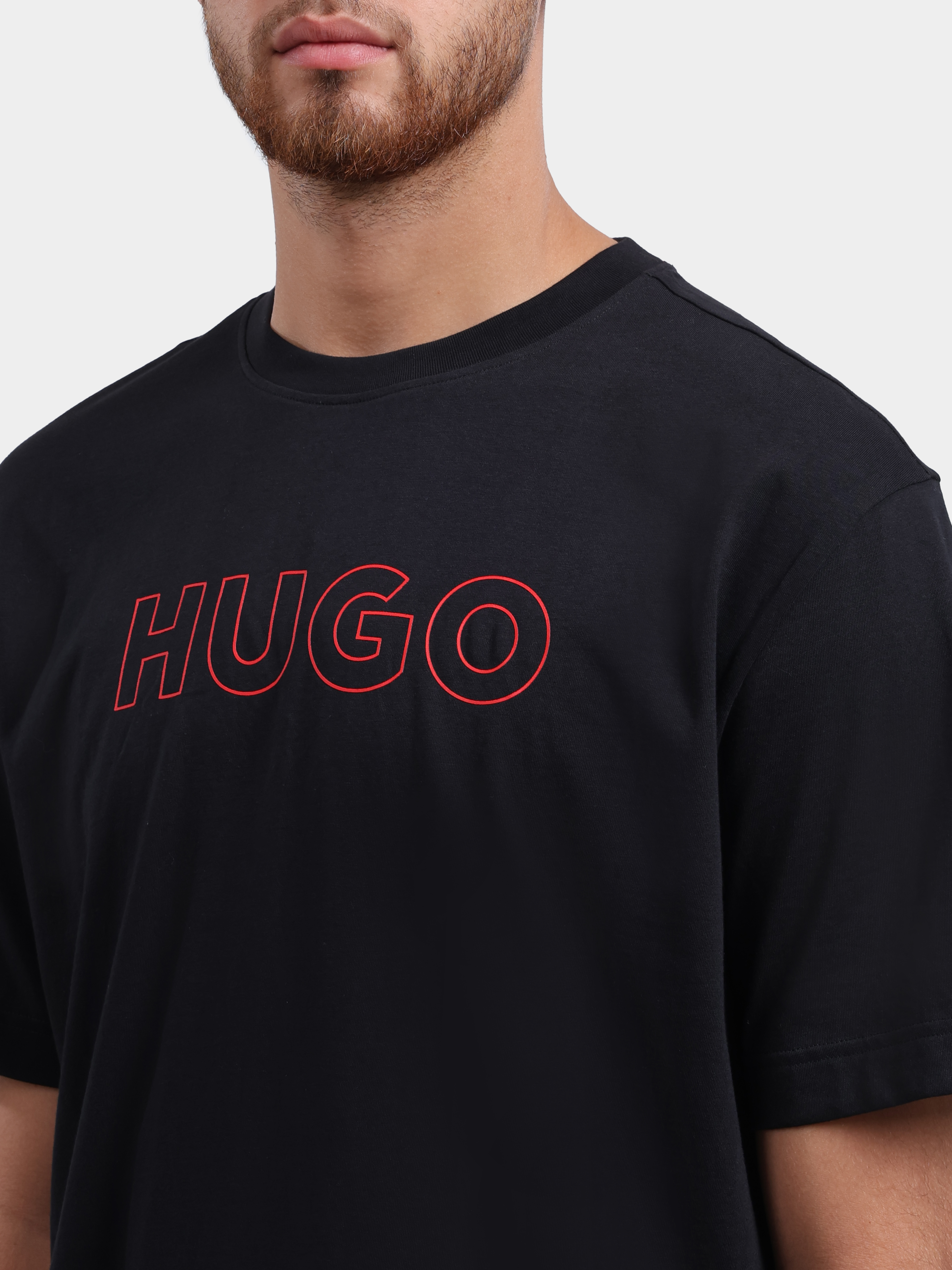 Футболка HUGO RED EZRA T-SHIRT 10278457 01 50566114 001 черная мужская с крупным контрастным логотипом — купить в интернет-магазине Verdistore