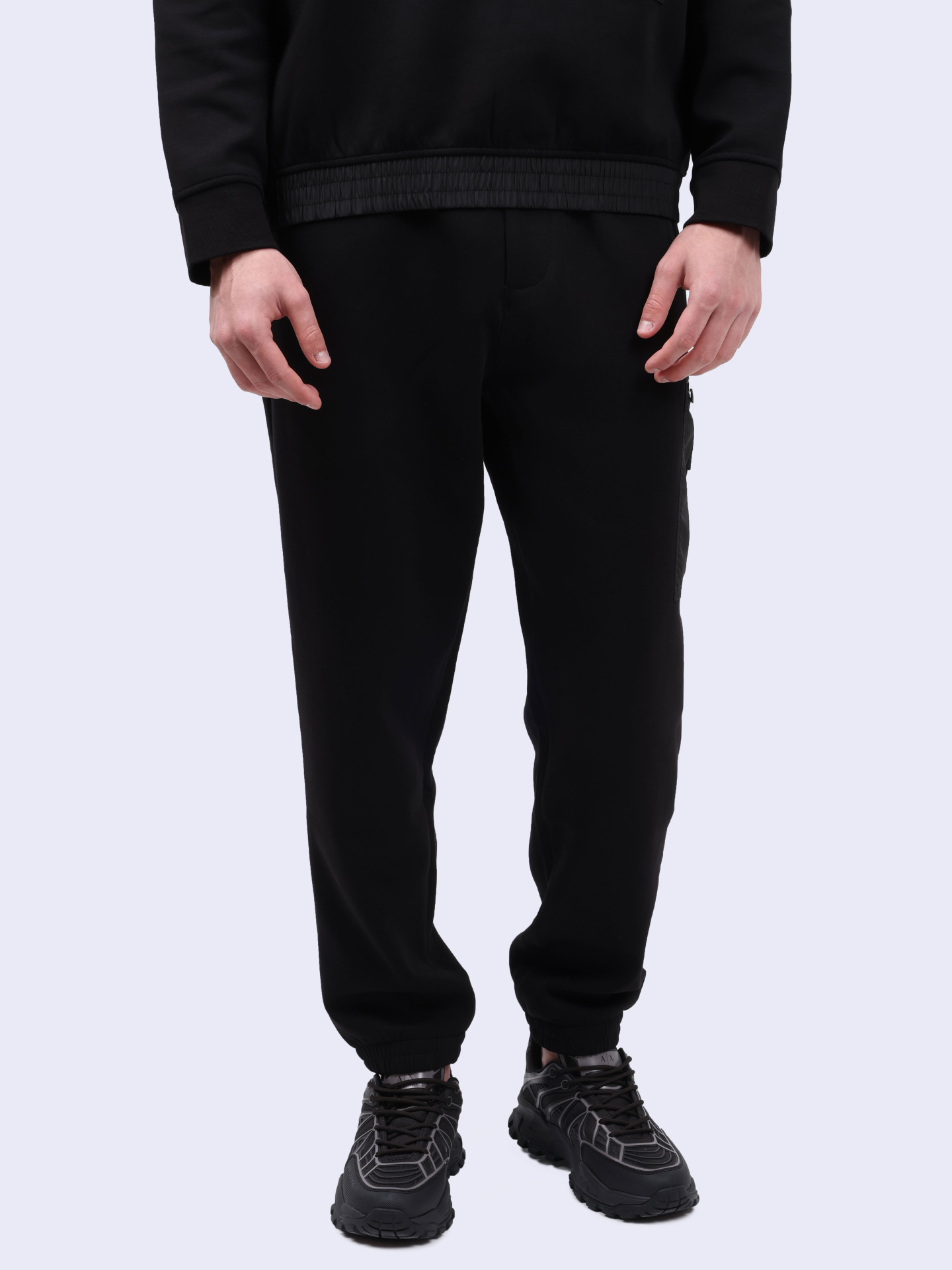 Брюки спортивные Armani Exchange XM000084 AF10818 UC001 черные мужские с накладным карманом — купить в интернет-магазине Verdistore