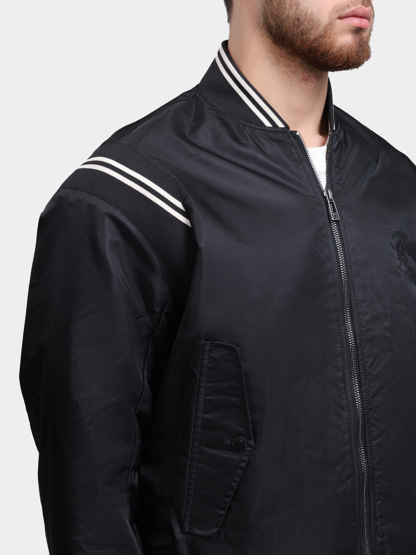 Бомбер Armani Exchange XM002017 AF19828 UC001 черный мужской — купить в интернет-магазине Verdistore