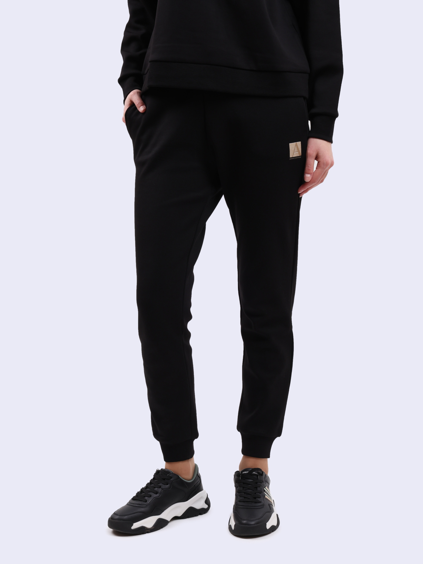 картинка Брюки спортивные Armani Exchange 6DYP82 YJFYZ 1200 черные женские от магазина Verdistore
