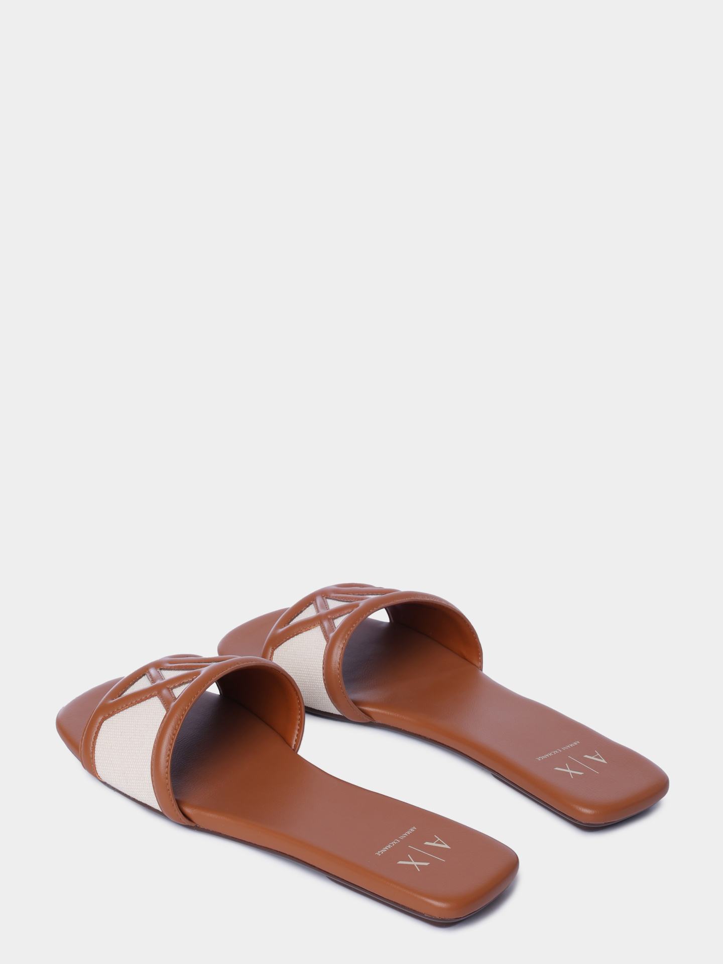 Шлепанцы Armani Exchange XW002568 AF22752 MZ767 комбинированные женские — купить в интернет-магазине Verdistore
