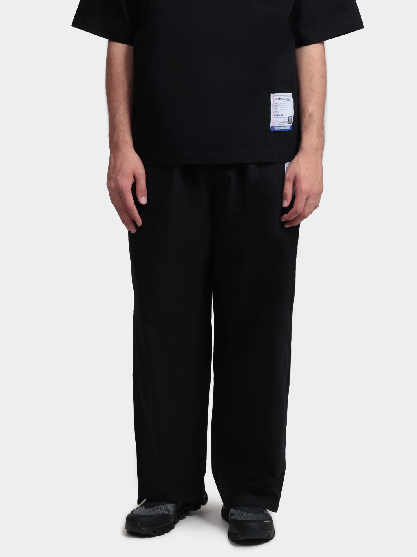 Брюки MAISON MIHARA YASUHIRO I13PT032 BLACK черные мужские с патчем  — купить в интернет-магазине Verdistore