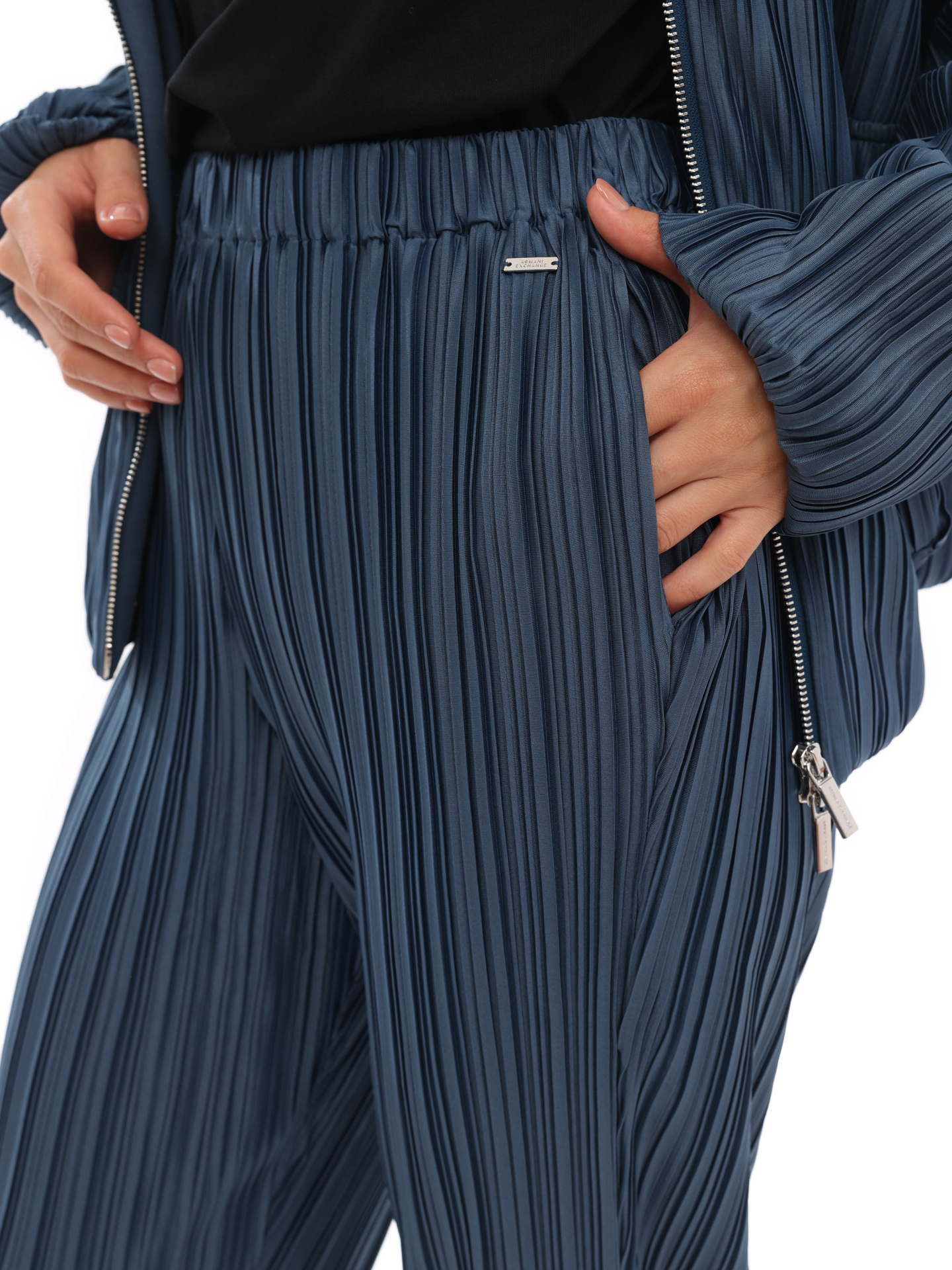 Брюки Armani Exchange 3LYP82 YJ3UZ 15BM синие женские плиссированные  — купить в интернет-магазине Verdistore