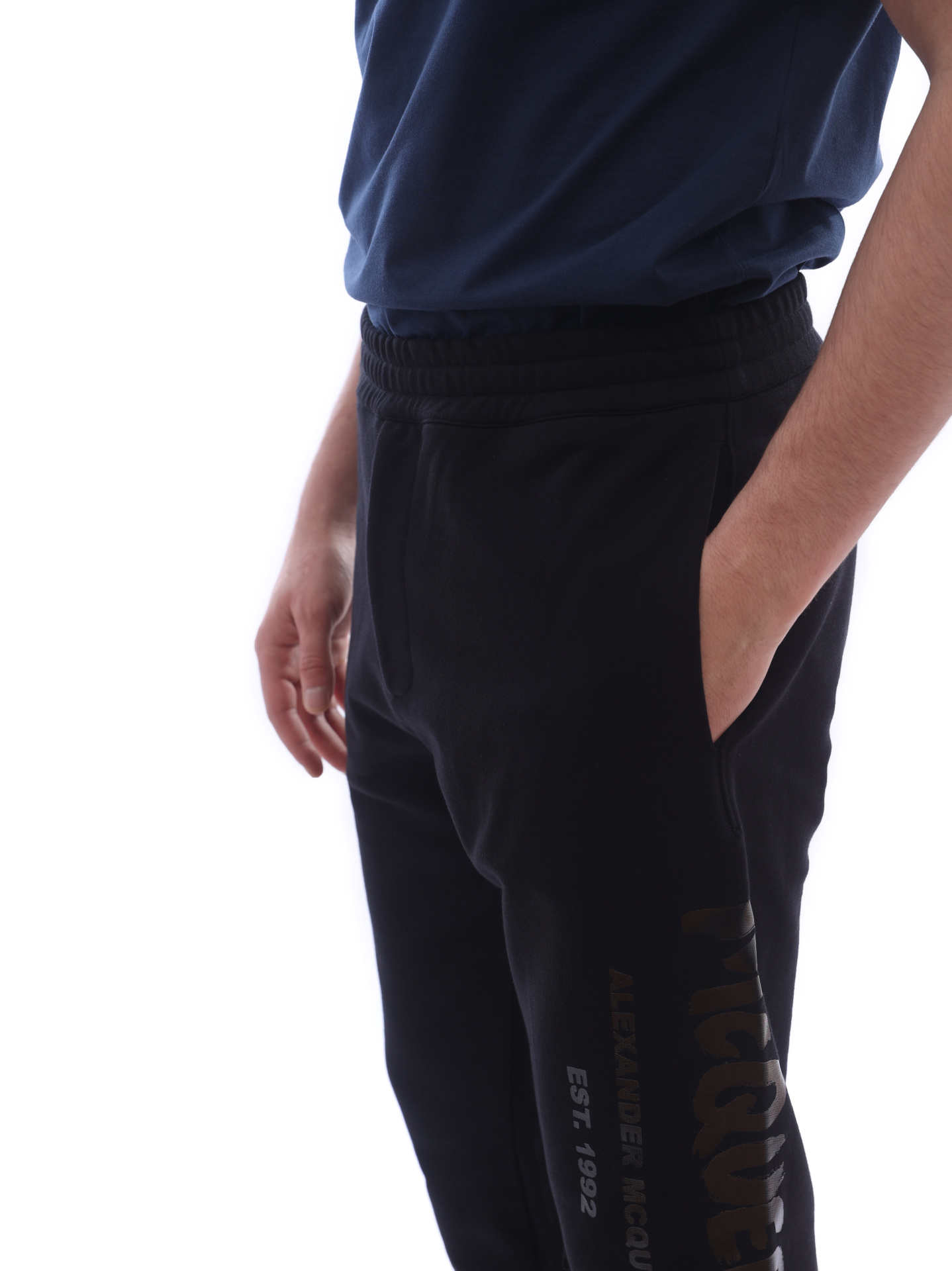 Брюки Alexander McQueen 688714 QSZ81 0911 черные мужские — купить в интернет-магазине Verdistore