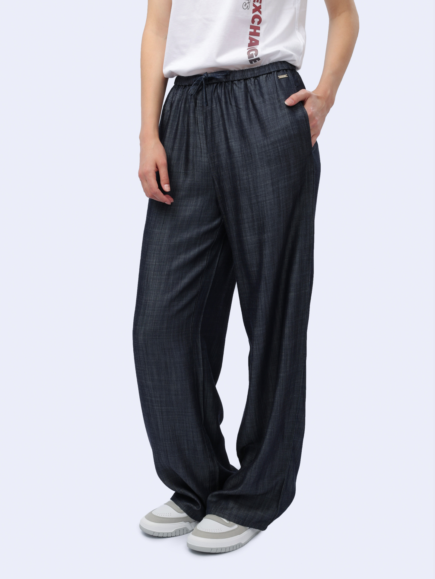 Брюки Armani Exchange 3DYP16 Y15PZ 1500 женские из денима — купить в интернет-магазине Verdistore