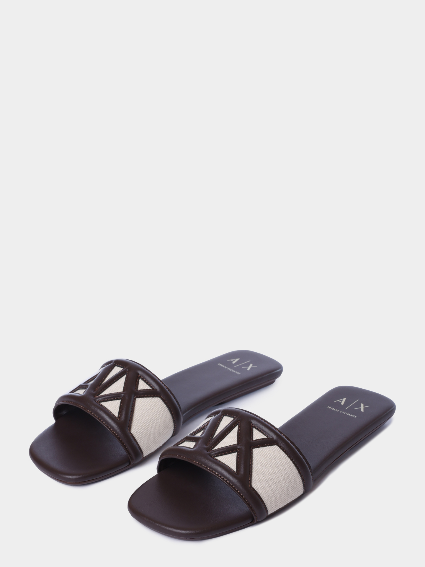 Шлепанцы Armani Exchange XW002568 AF22752 MZ766 комбинированные женские — купить в интернет-магазине Verdistore