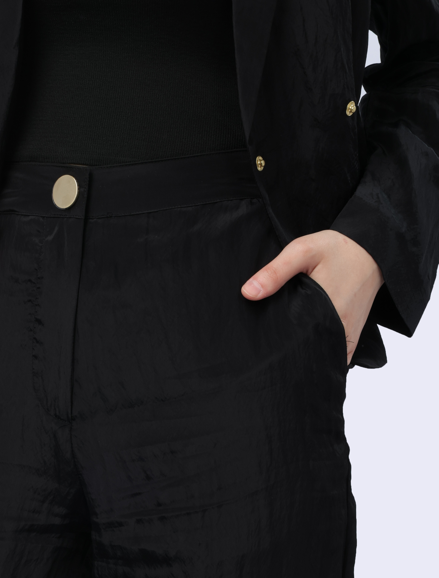 картинка Брюки Armani Exchange 3DYP14 YN2QZ 1200 черные женские укороченные от магазина Verdistore