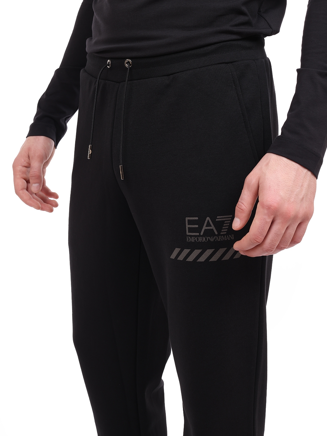 Брюки спортивные черные хлопоквые с логотипом под карманом — купить в интернет-магазине Verdistore