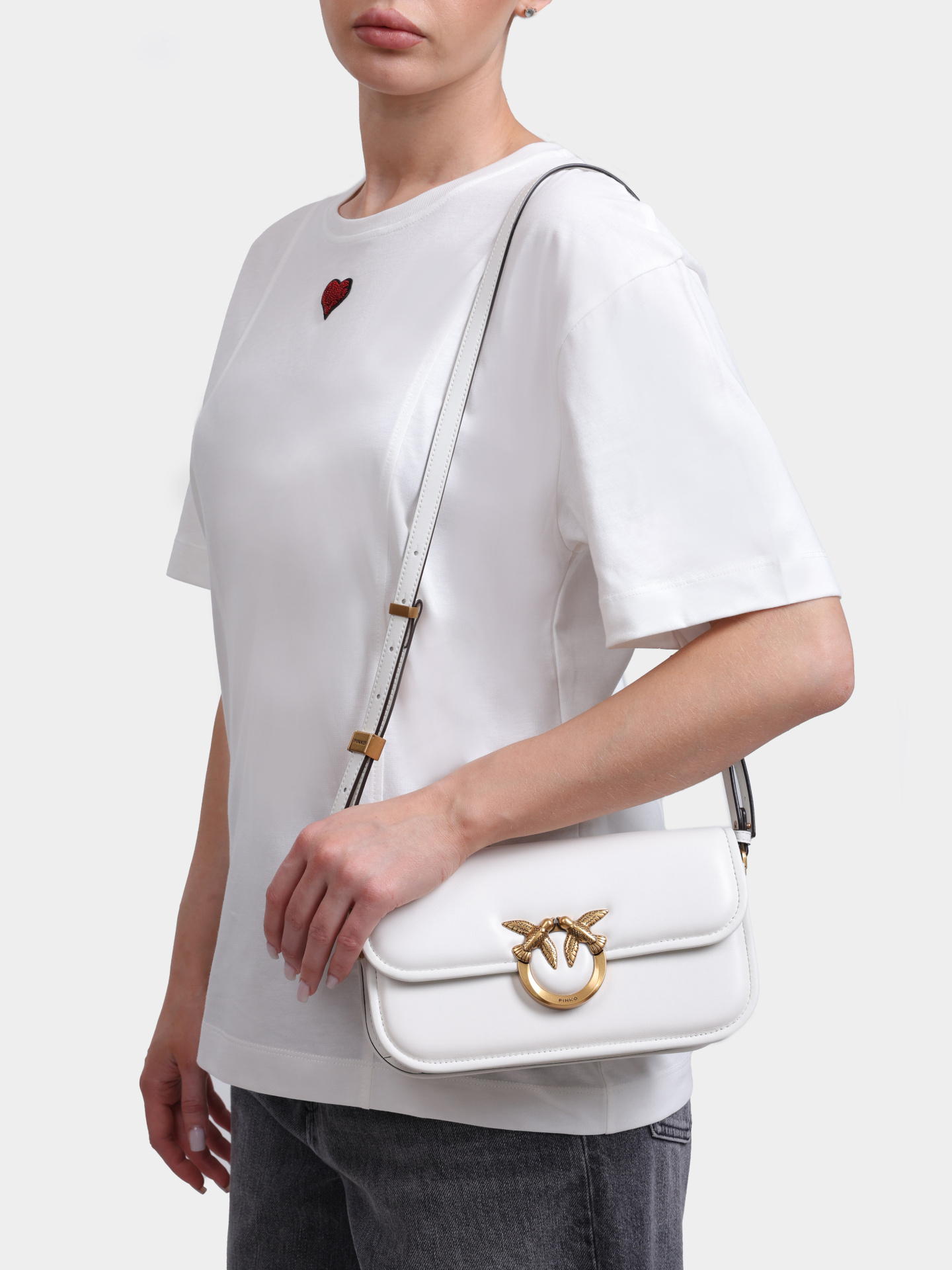 Сумка Pinko 105083 A26L Z15Q белая женская с крупным металлическим логотипом  — купить в интернет-магазине Verdistore