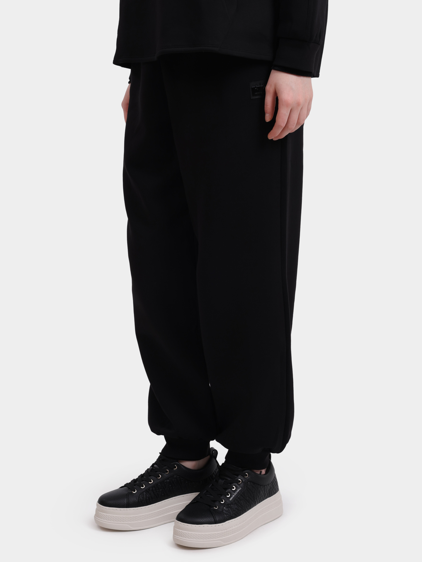 Джоггеры Armani Exchange XW000989 AF10818 UC001 черные женские — купить в интернет-магазине Verdistore