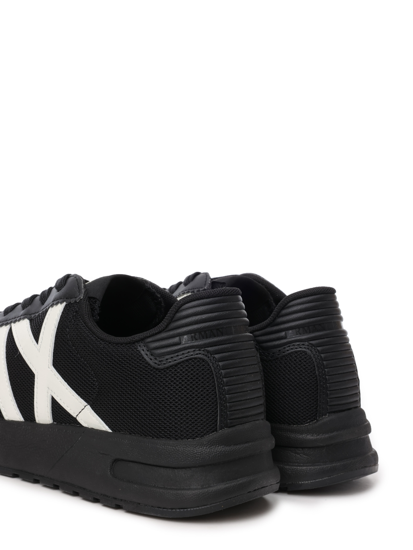 Кроссовки Armani Exchange XUX071 XV527 M217 комбинированные мужские с логотипом — купить в интернет-магазине Verdistore