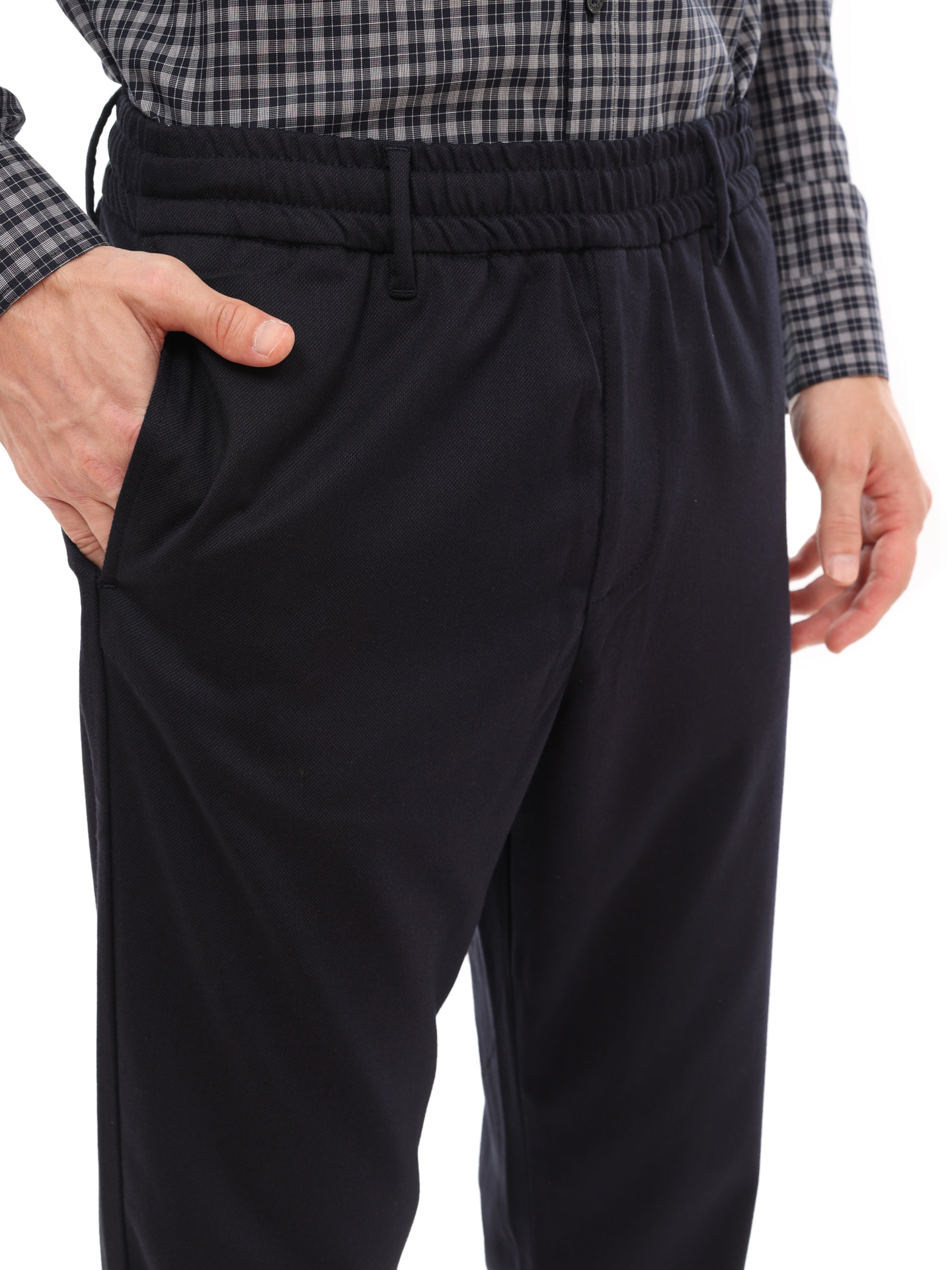 Брюки Armani Exchange 6LZP03 ZNYBZ 1510 темно-синие мужские укороченные — купить в интернет-магазине Verdistore