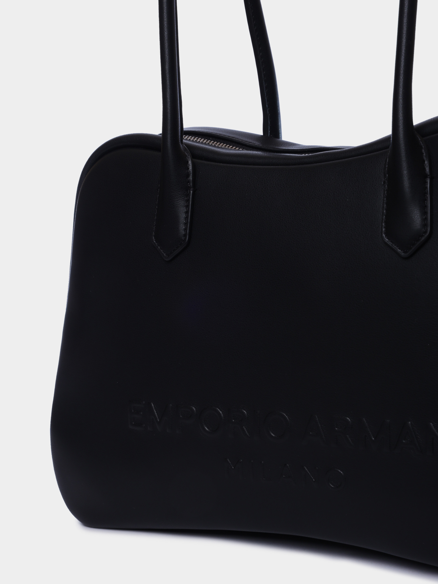 Сумка Emporio Armani EW004761 AF18673 UC001 черная женская изогнутого силуэта — купить в интернет-магазине Verdistore