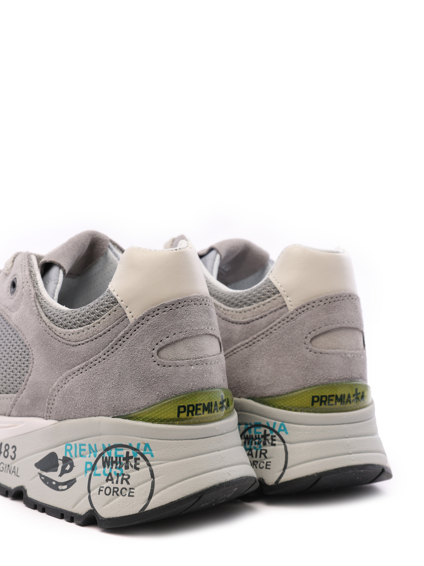 Кроссовки серые с логотипом по бокам и принтом на подошве — купить в интернет-магазине Verdistore