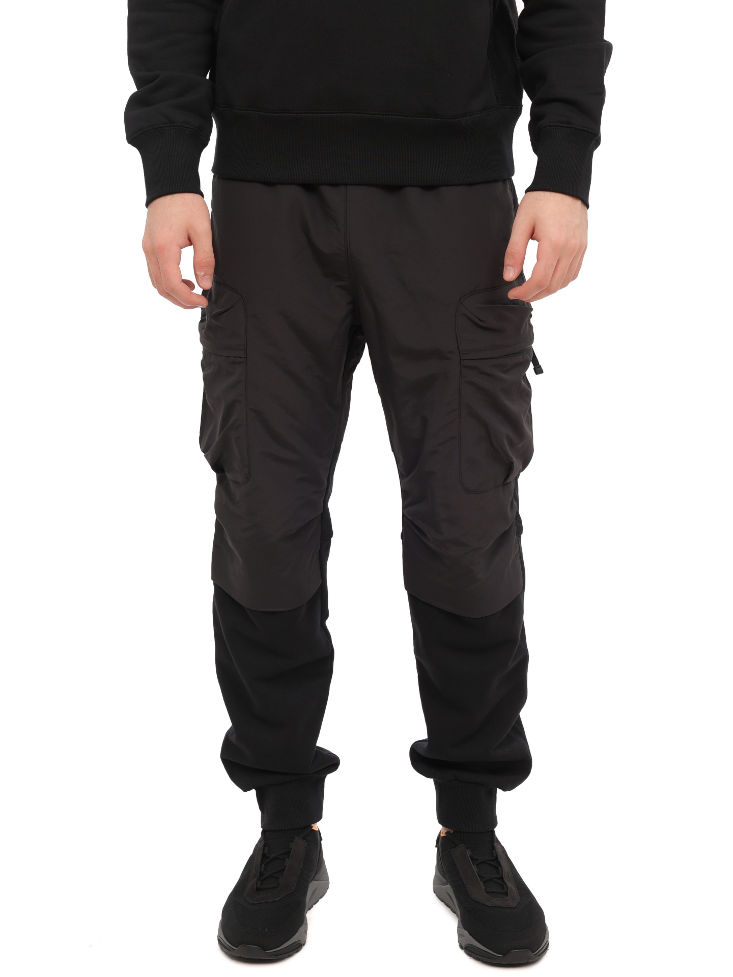 Брюки черные хлопковые с нашитыми карманами и манжетами снизу — купить в интернет-магазине Verdistore