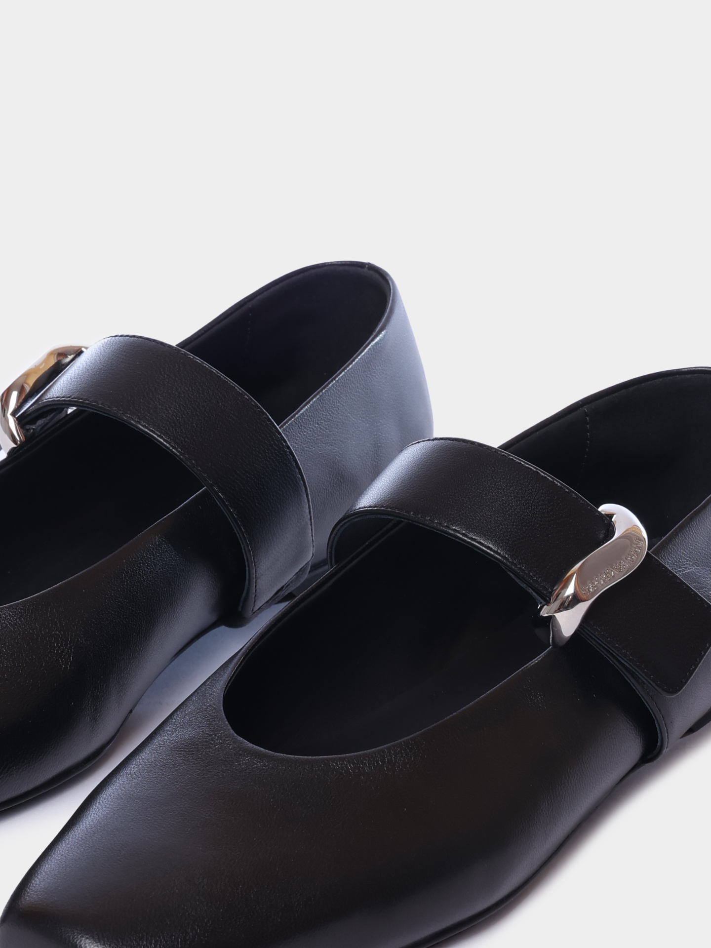 Балетки Emporio Armani EW004448 AF14915 UC001 кожаные женские с квадратным мысом — купить в интернет-магазине Verdistore