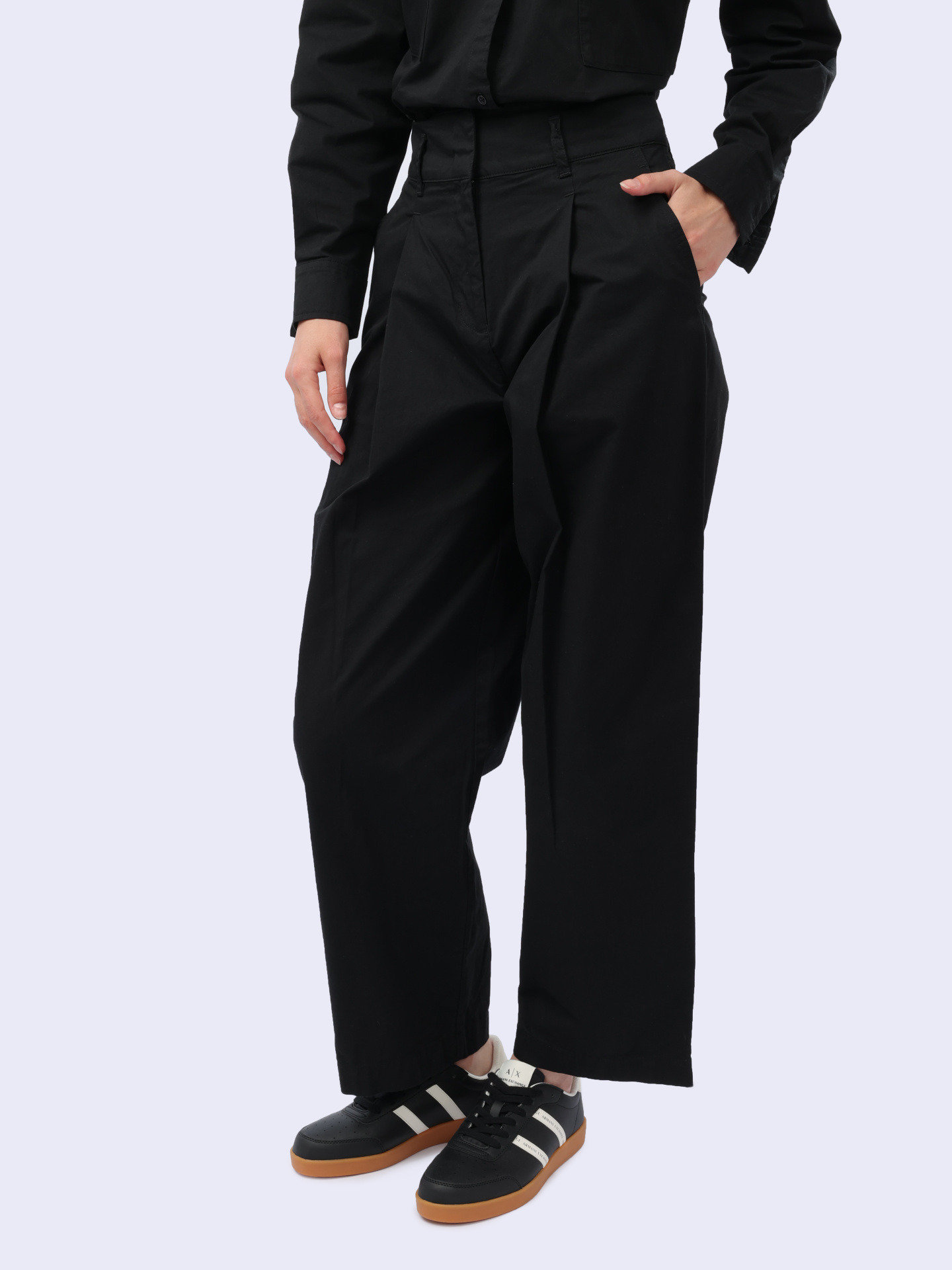 Брюки Armani Exchange 3DYP48 YN6RZ 1200 черные женские укороченные — купить в интернет-магазине Verdistore