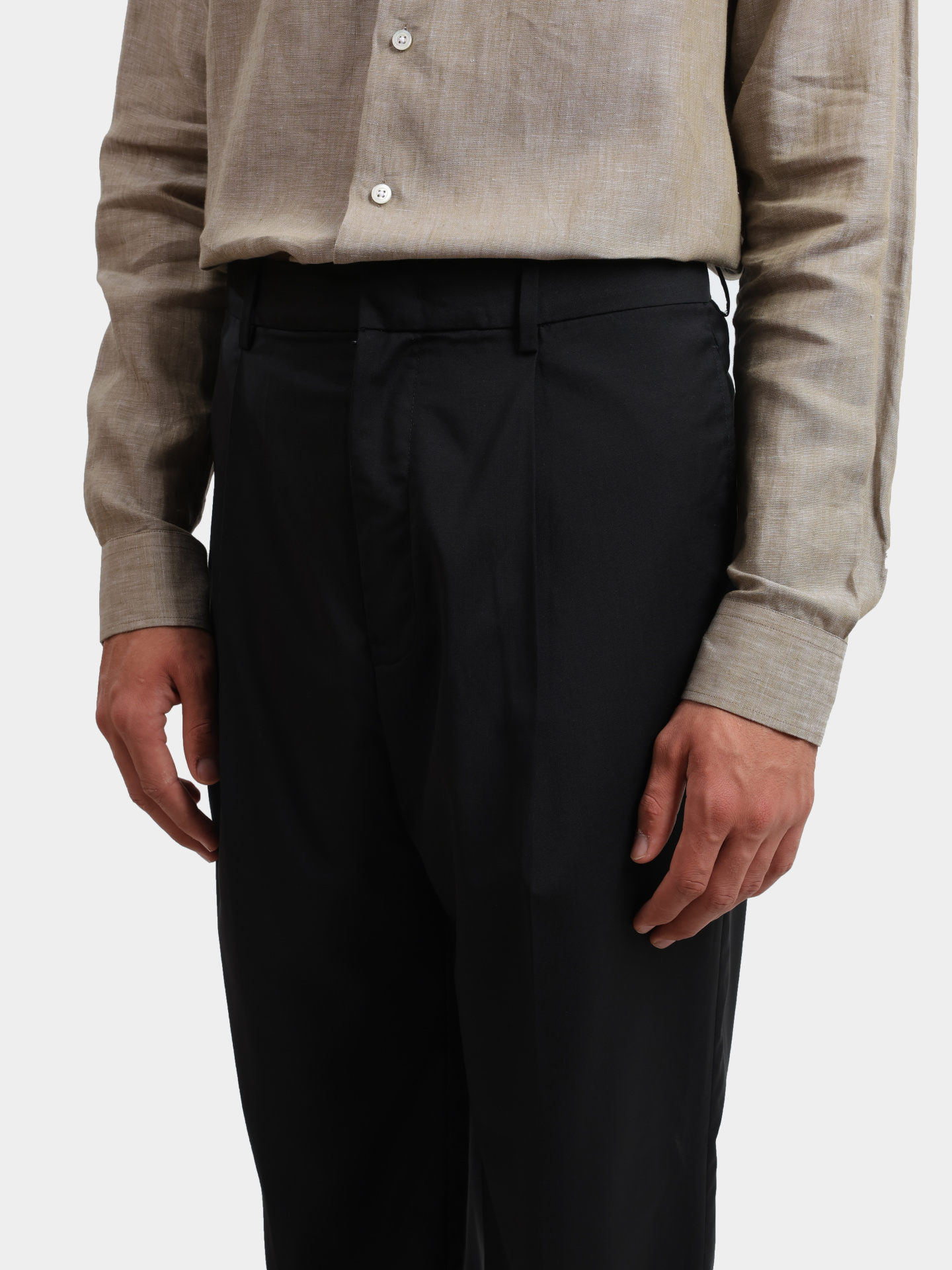Брюки Emporio Armani EM001211 AF13821 UC001 черные мужские из шерсти — купить в интернет-магазине Verdistore