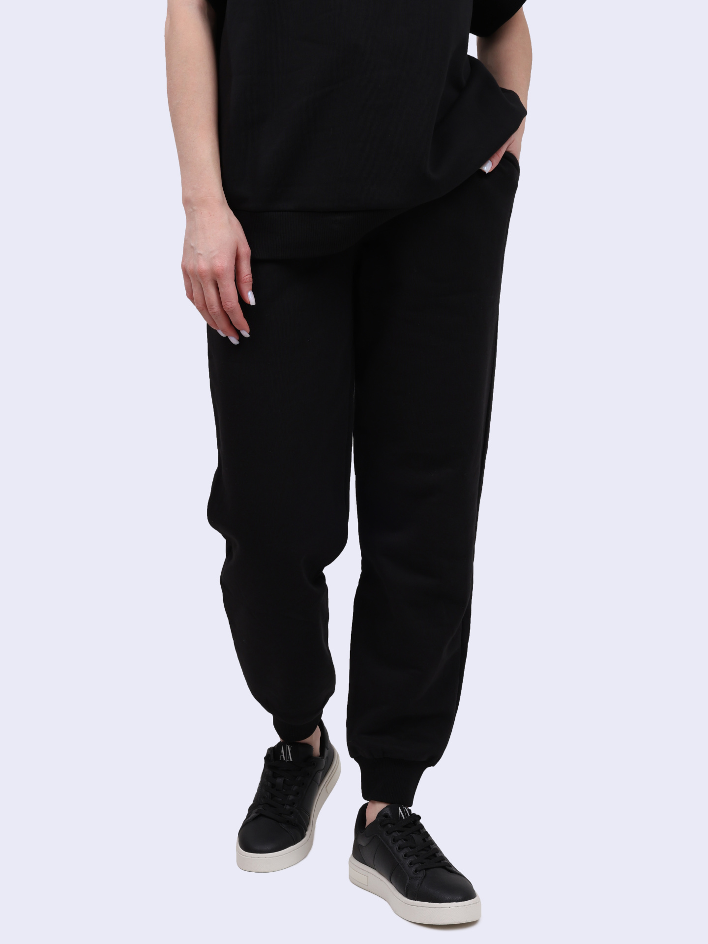 картинка Брюки Armani Exchange 6DYP70 YJEEZ 1200 черные женские спортивные от магазина Verdistore
