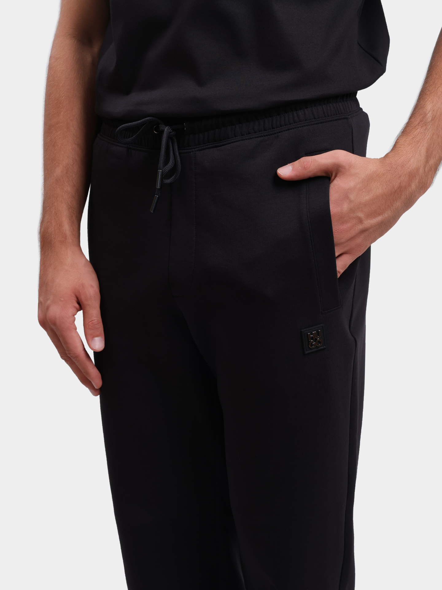 Джоггеры Hugo 50533695 001 черные мужские — купить в интернет-магазине Verdistore