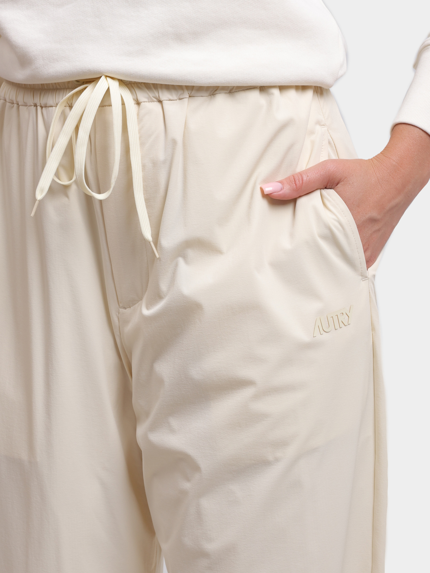 Брюки спортивные Autry JOPX-48NS молочные женские с логотипом — купить в интернет-магазине Verdistore