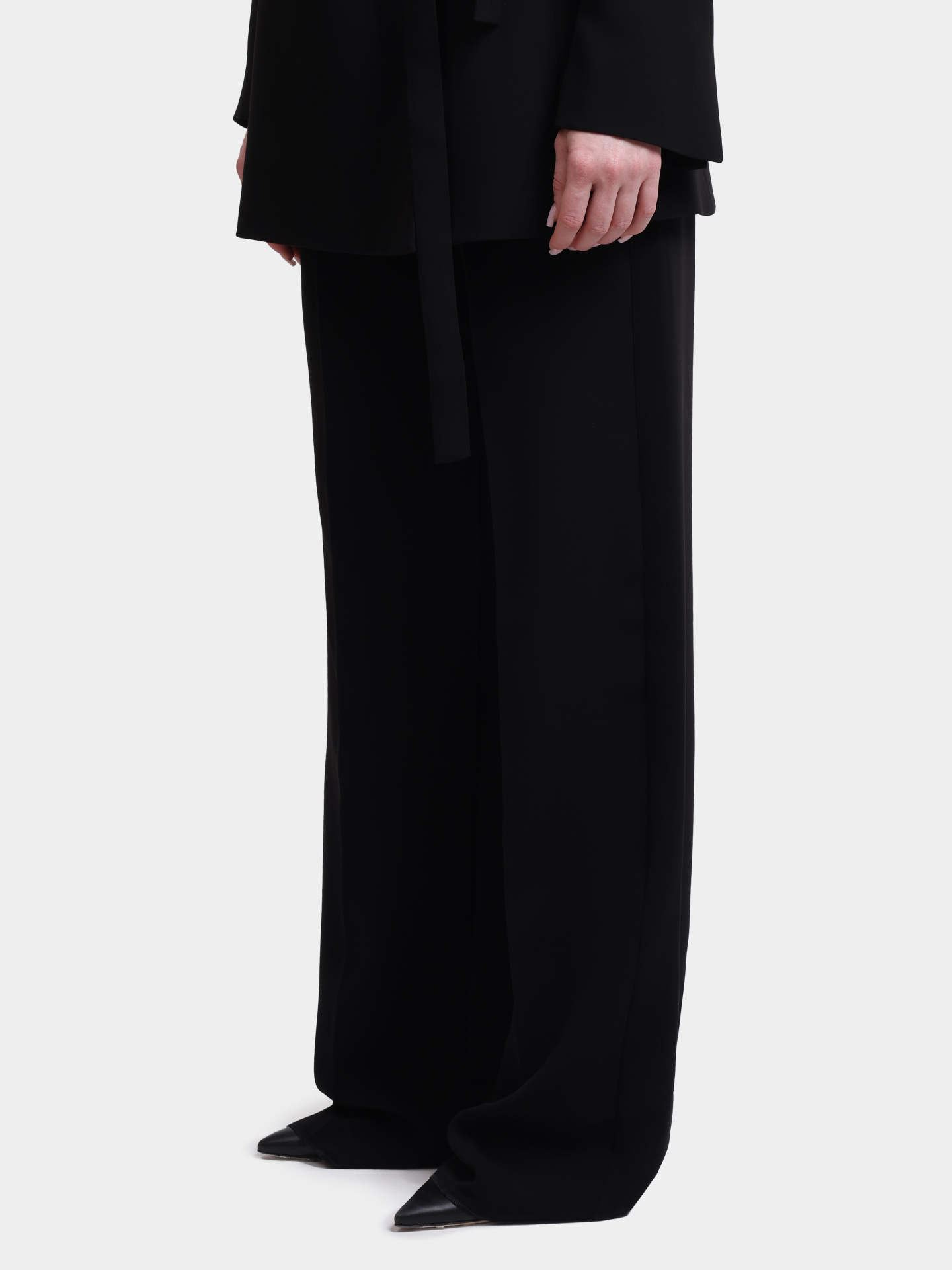 Брюки Marella MLLACERBO 004 черные женские прямого кроя с декоративными ремешками на поясе — купить в интернет-магазине Verdistore