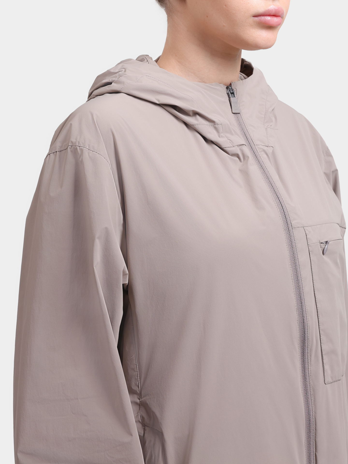 Ветровка Herno GI000619U 12691Z 2600 бежевая женская с капюшоном — купить в интернет-магазине Verdistore
