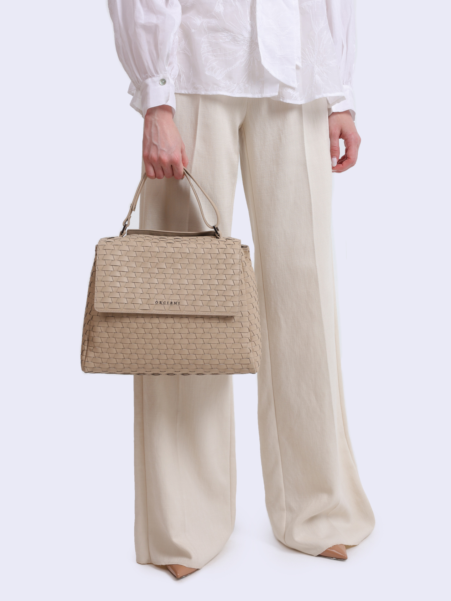 Сумка BT2006 Sveva M nappa woven avorio светло-бежевая из телячьей фактурной кожи — купить в интернет-магазине Verdistore