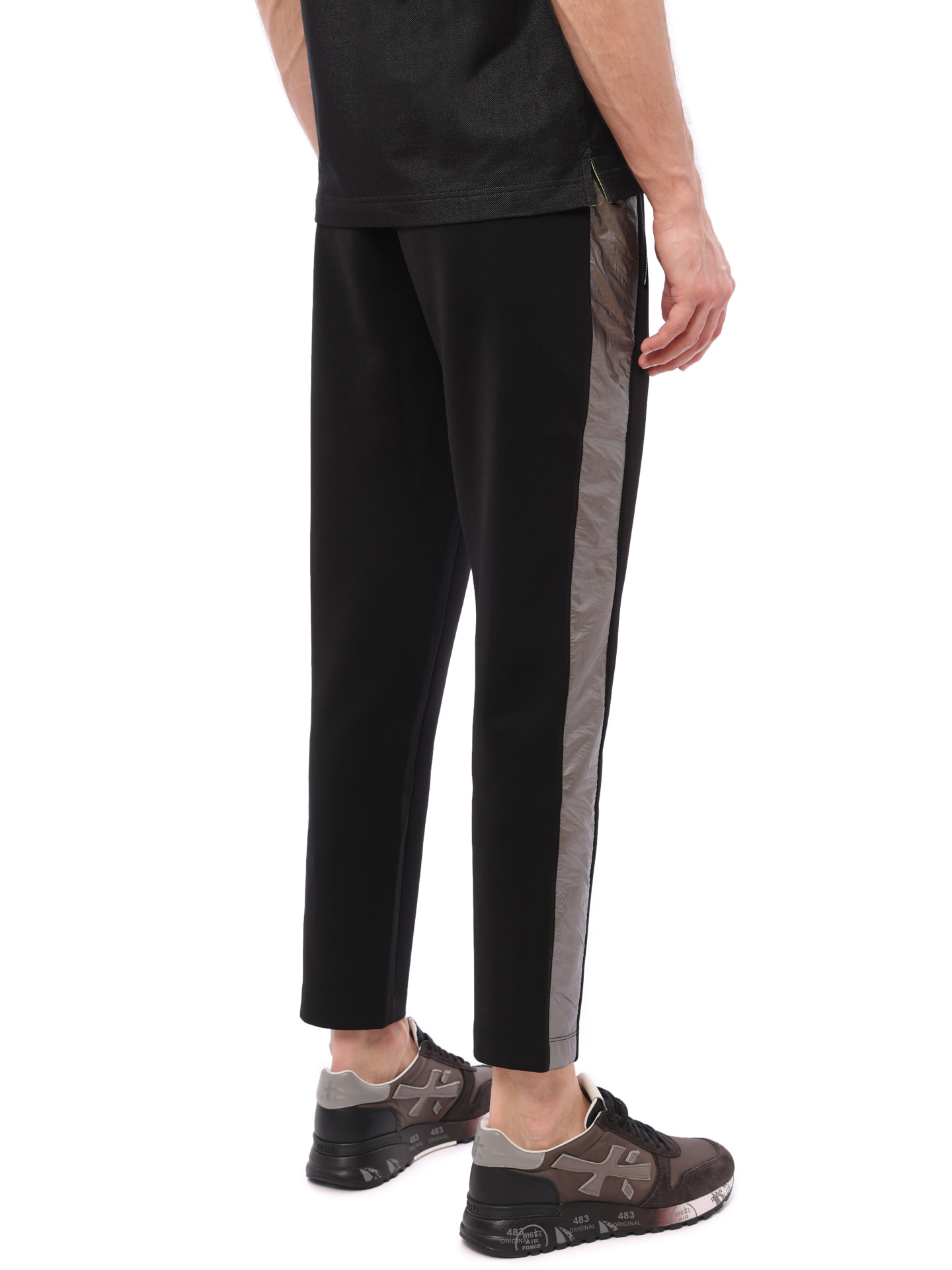 Брюки черные с серыми вставками по бокам с логотипом под карманом — купить в интернет-магазине Verdistore