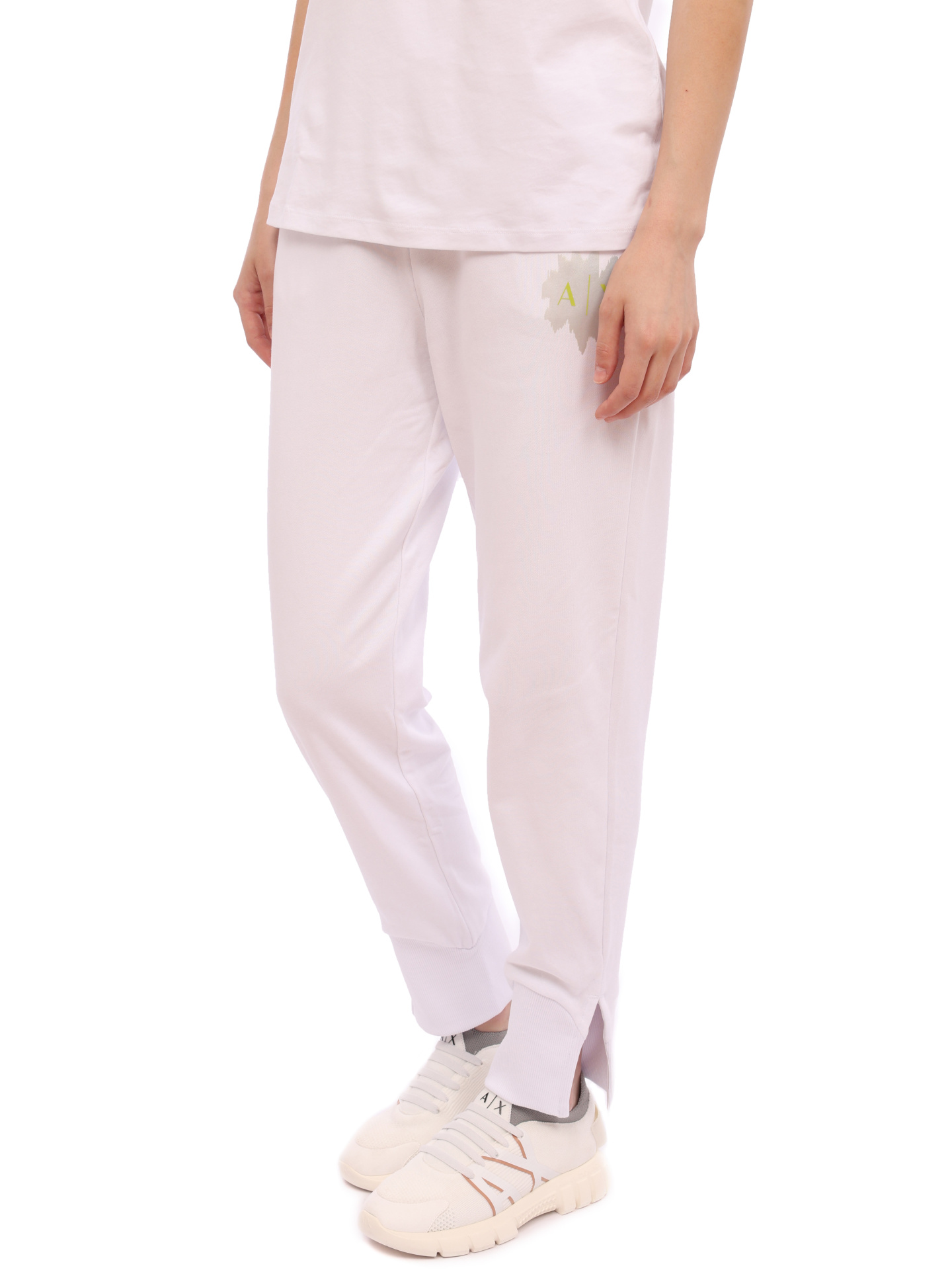 картинка Брюки спортивные Armani Exchange 3RYP89 YJCZZ 1000 белые женские из хлопка от магазина Verdistore