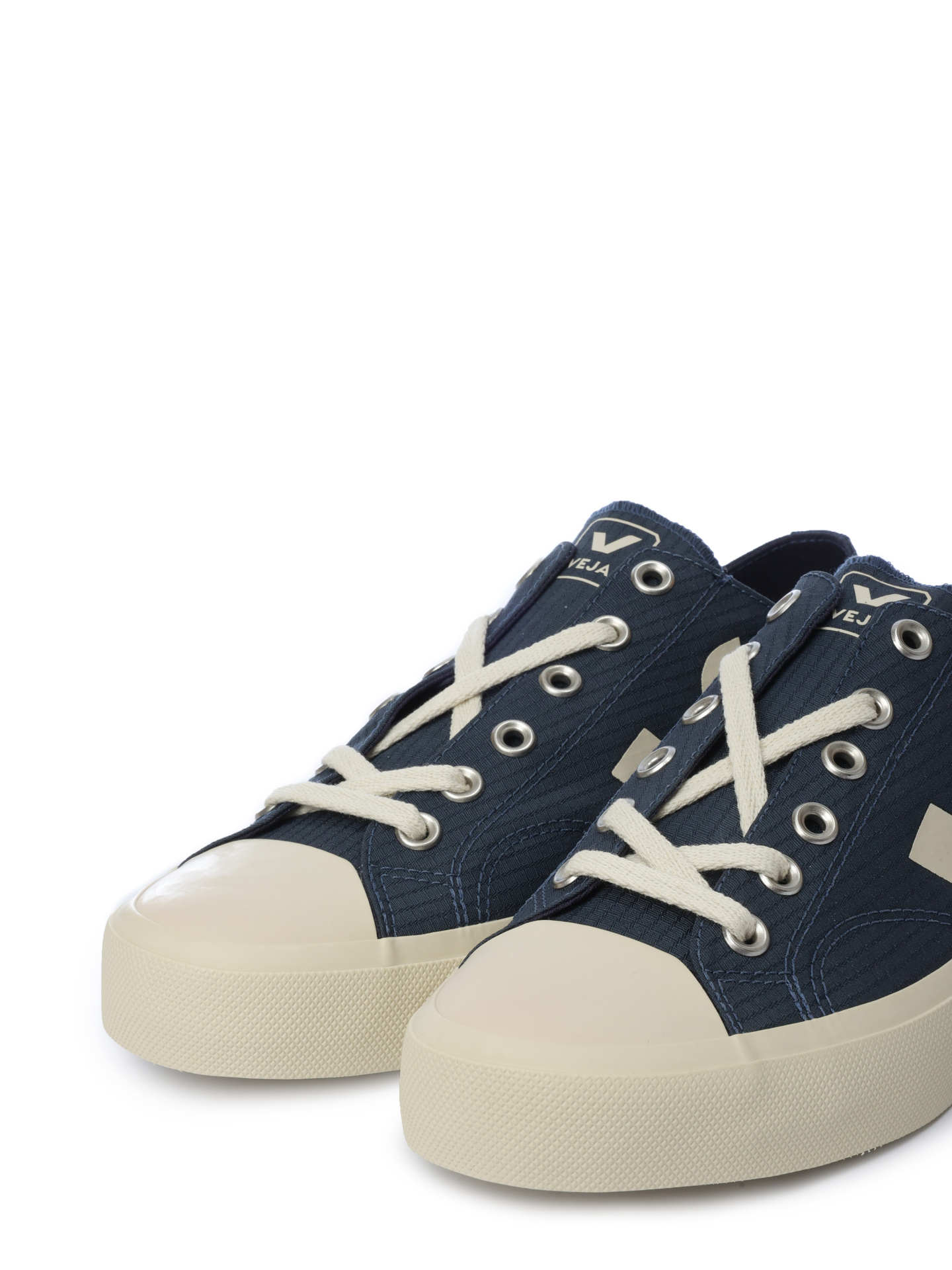 Кеды тканевые с крупным белым логотипом сбоку  — купить в интернет-магазине Verdistore