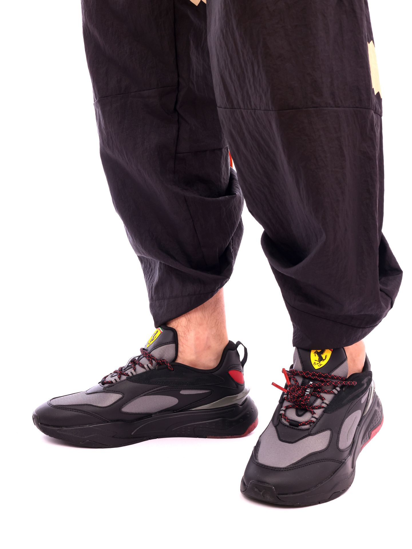 Кроссовки Puma x Ferrari черные с кожаными вставками — купить в интернет-магазине Verdistore