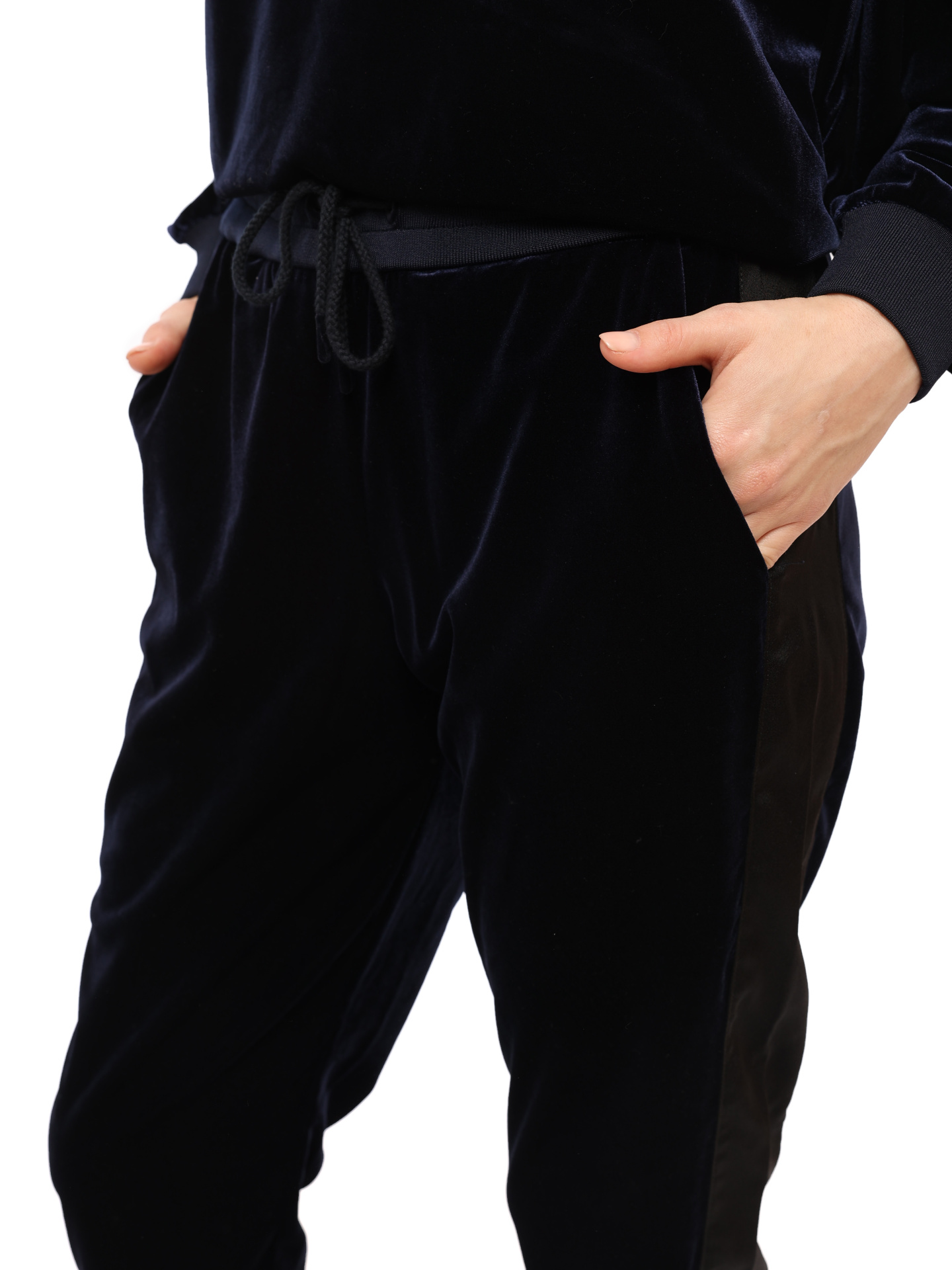 Брюки спортивные Armani Exchange 6LYP79 YJ9WZ 1593 темно-синие женские из бархата — купить в интернет-магазине Verdistore