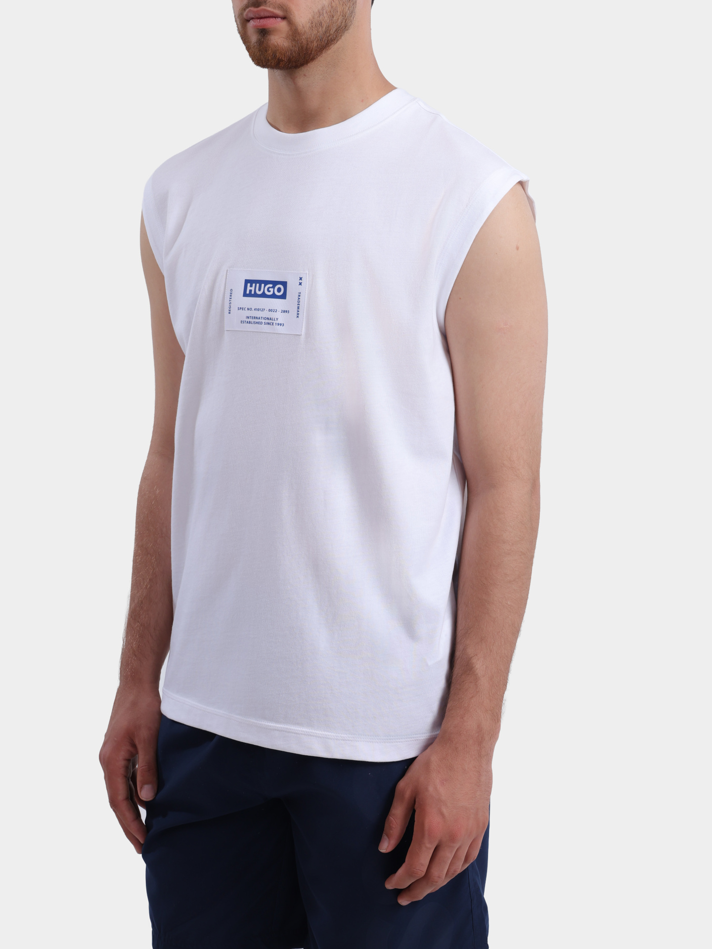 Футболка HUGO BLUE Nurazak 10279510 01 50557812 100 белая мужская с крупным патчем-логотипом  — купить в интернет-магазине Verdistore