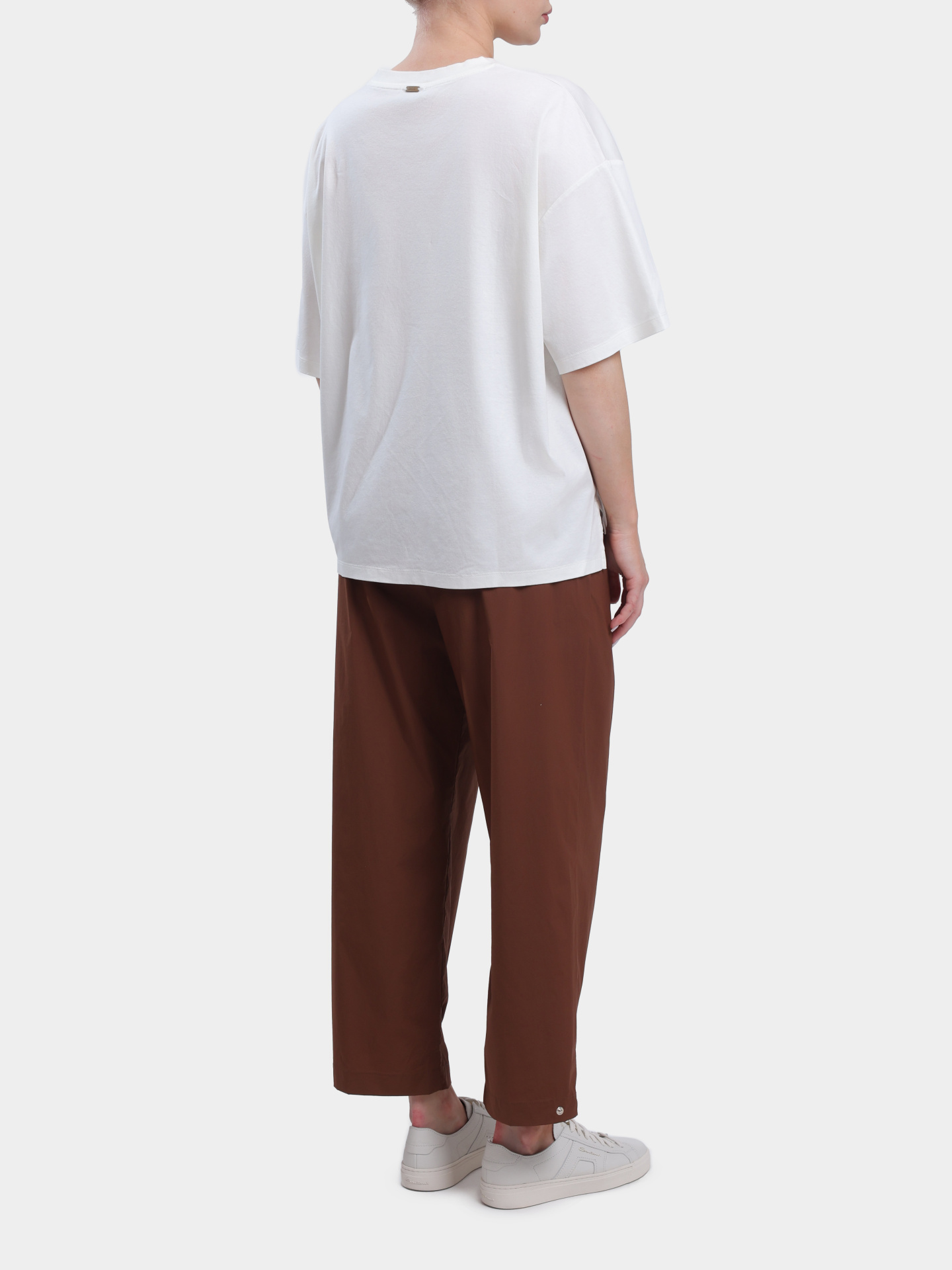 Футболка Herno JG000306D 52131 1021 белая женская с крупным логотипом-вышивкой — купить в интернет-магазине Verdistore