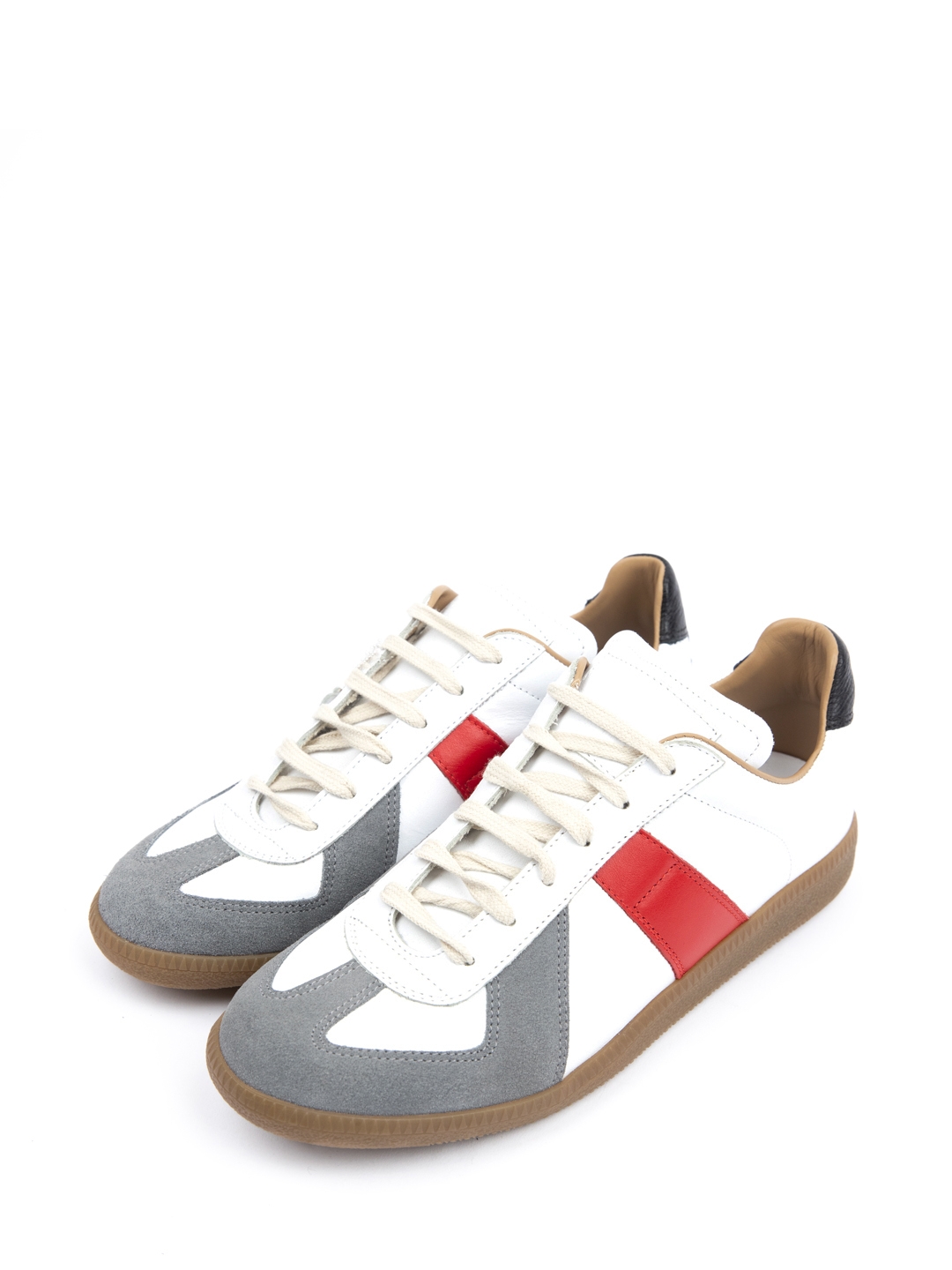 Кожаные кеды белые с красными и серыми вставками  — купить в интернет-магазине Verdistore